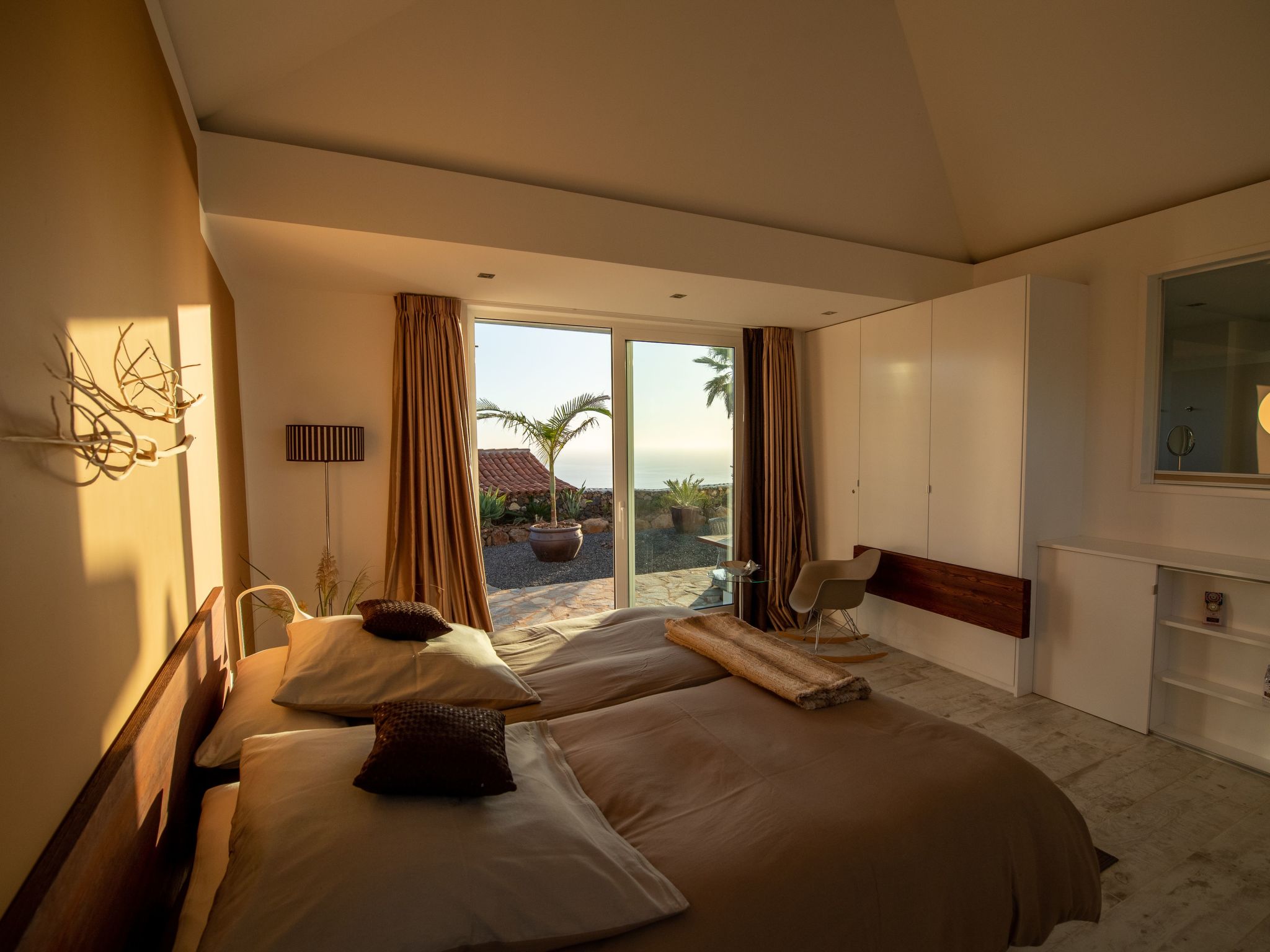 Moderne Architekten-Villa mit Infinity-Pool und Meerblick-Image-tags.info