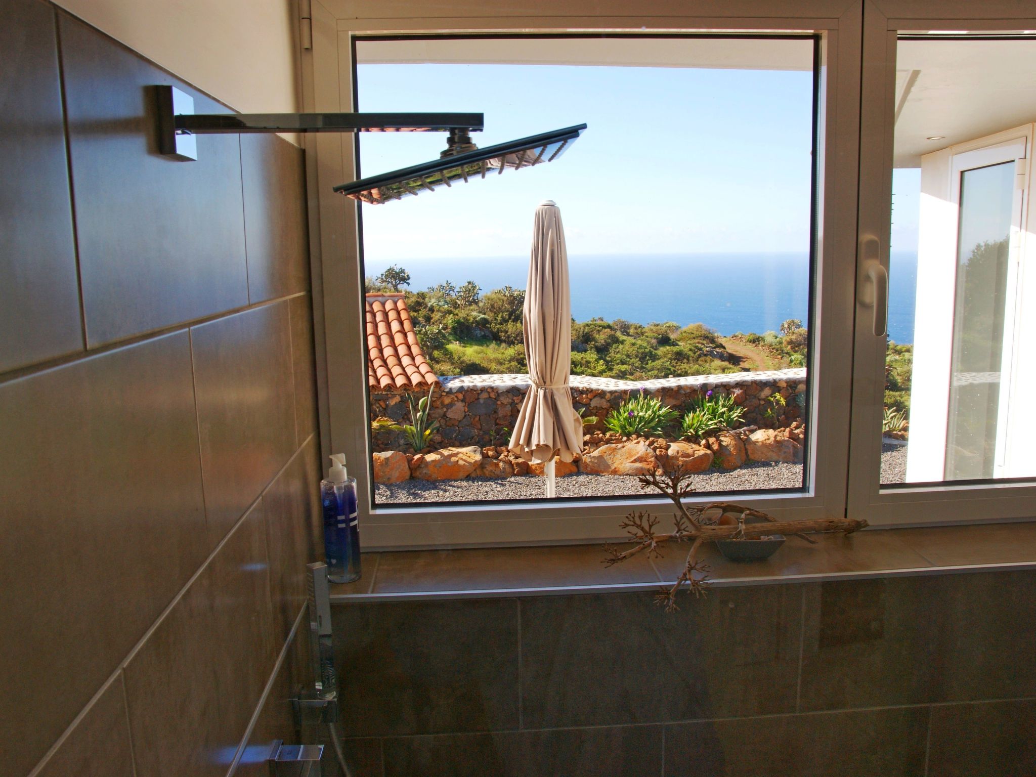 Moderne Architekten-Villa mit Infinity-Pool und Meerblick-Image-tags.info