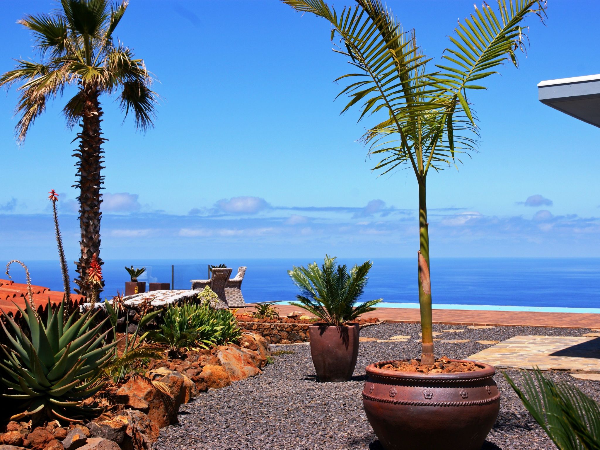 Moderne Architekten-Villa mit Infinity-Pool und Meerblick-Image-tags.info