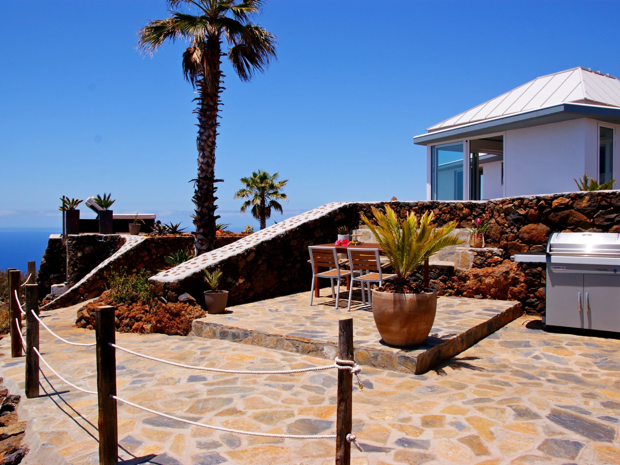 Moderne Architekten-Villa mit Infinity-Pool und Meerblick-Image-tags.info