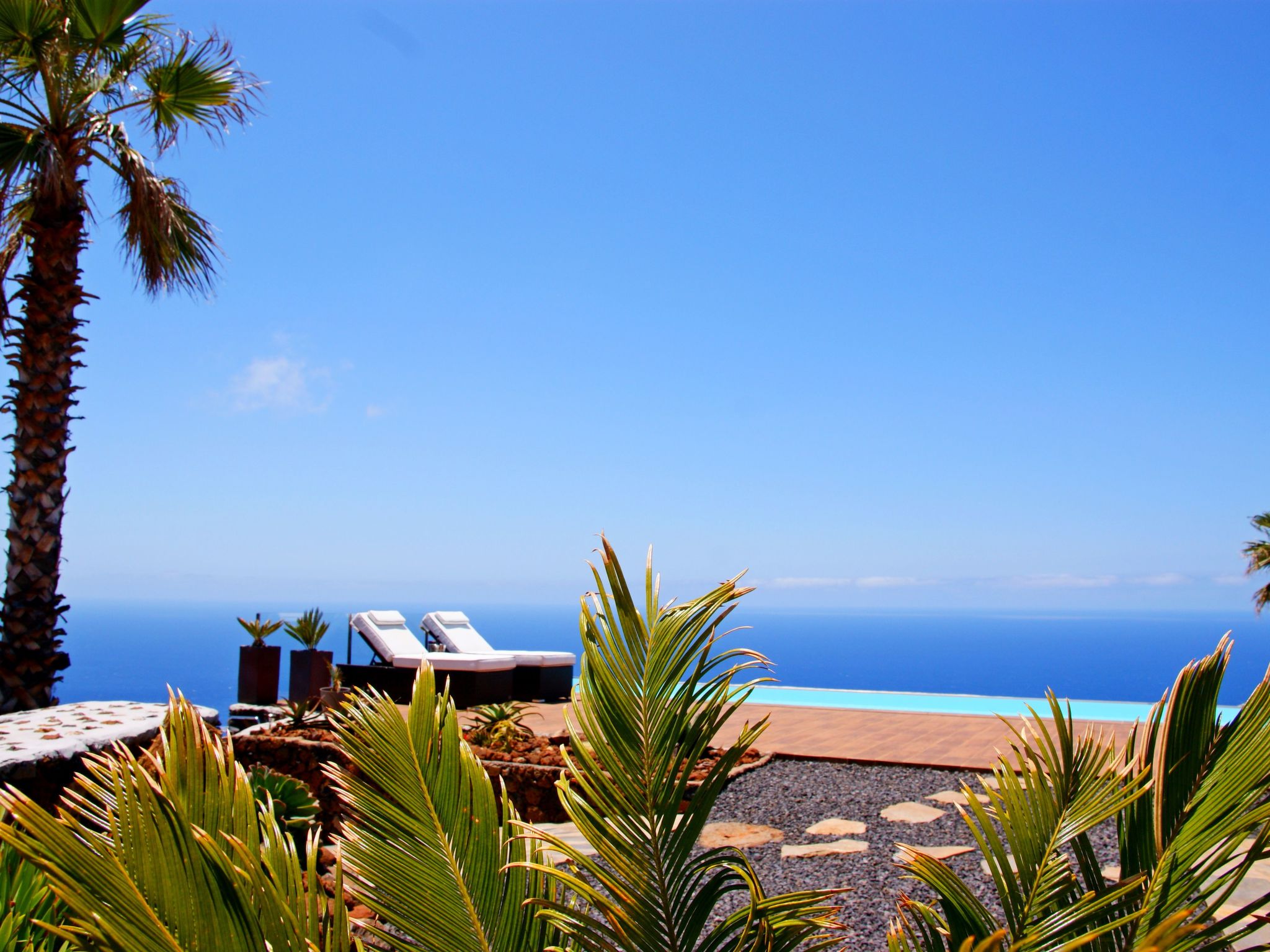 Moderne Architekten-Villa mit Infinity-Pool und Meerblick-Image-tags.info