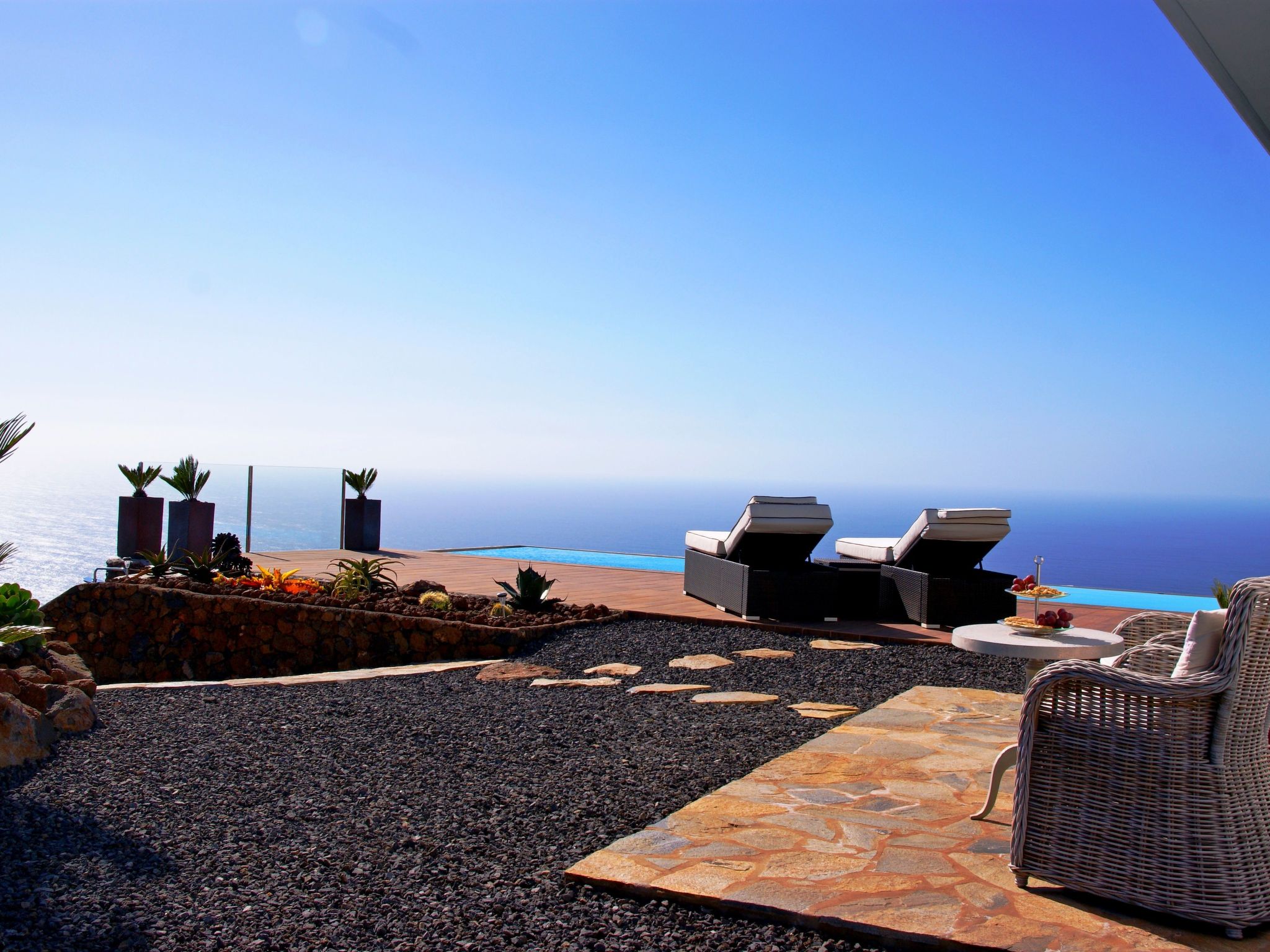 Moderne Architekten-Villa mit Infinity-Pool und Meerblick-Image-tags.info