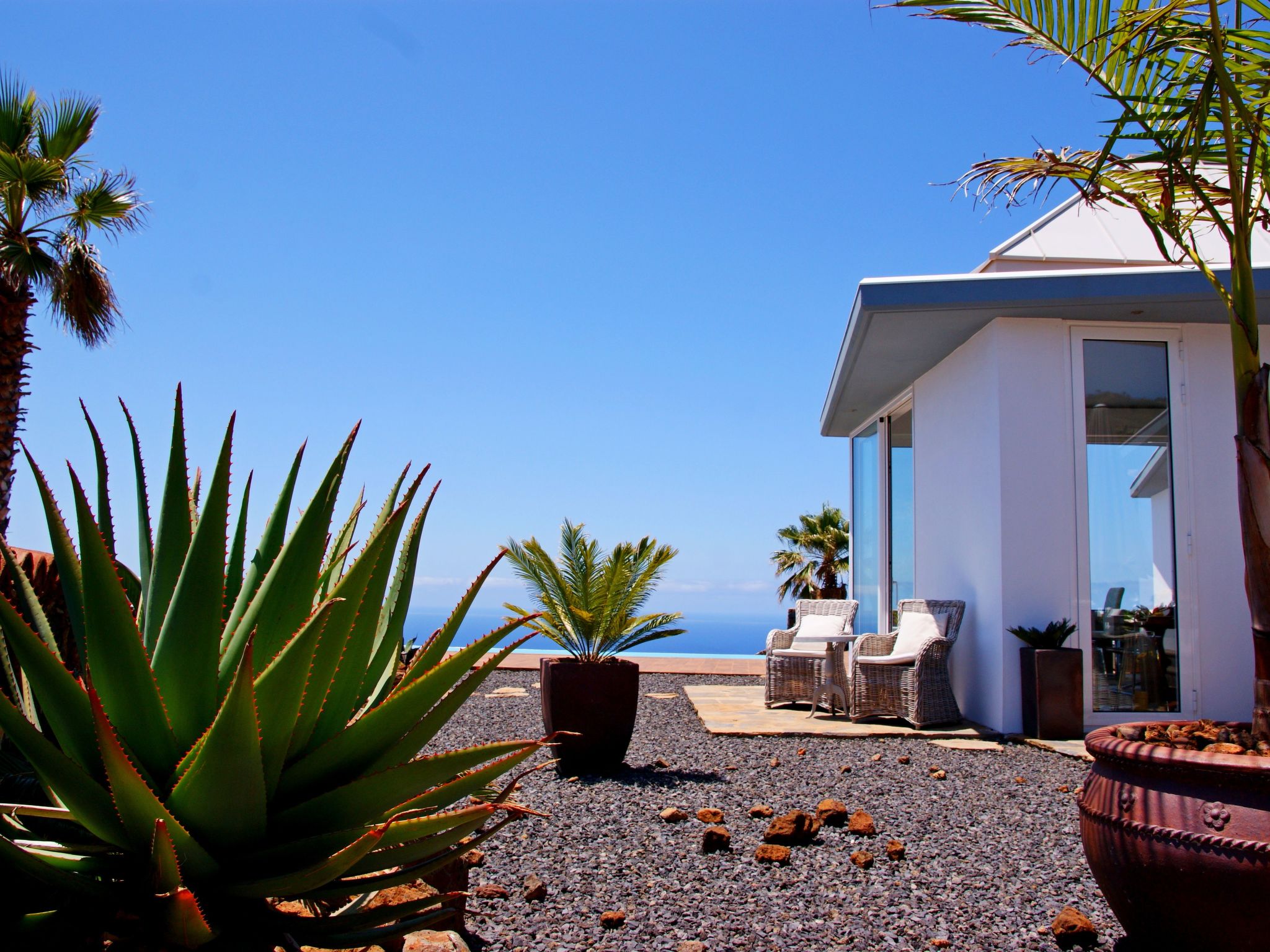 Moderne Architekten-Villa mit Infinity-Pool und Meerblick-Image-tags.info