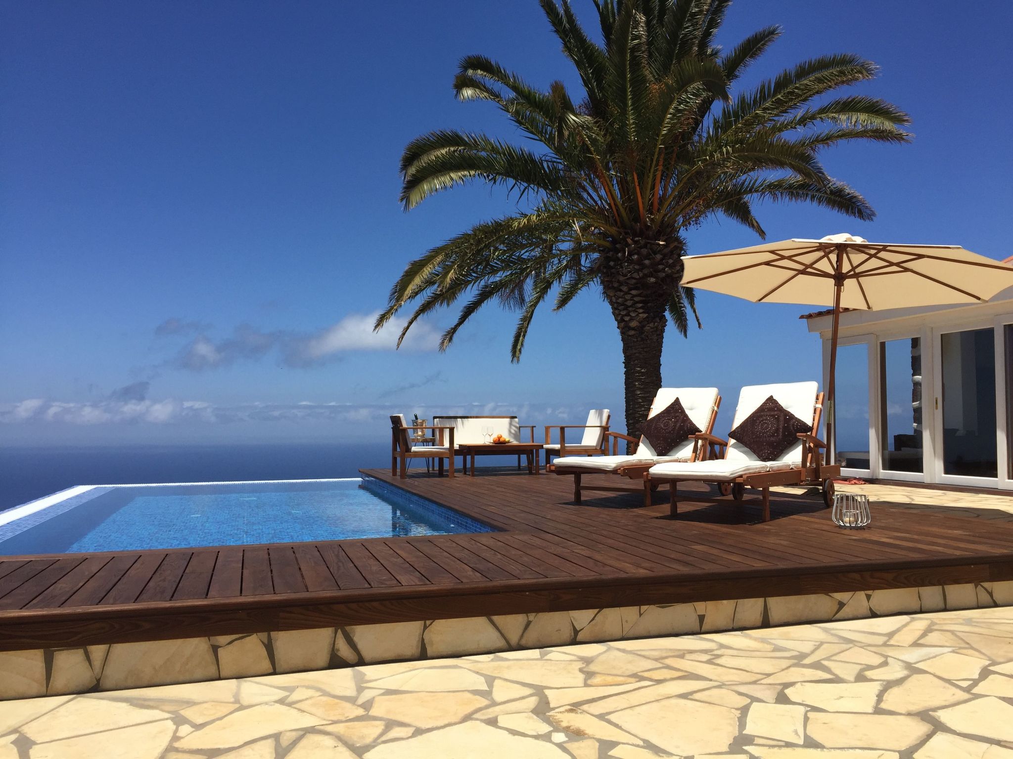 Romantische Ferienvilla mit Infinity-Pool und Panoramameerblick