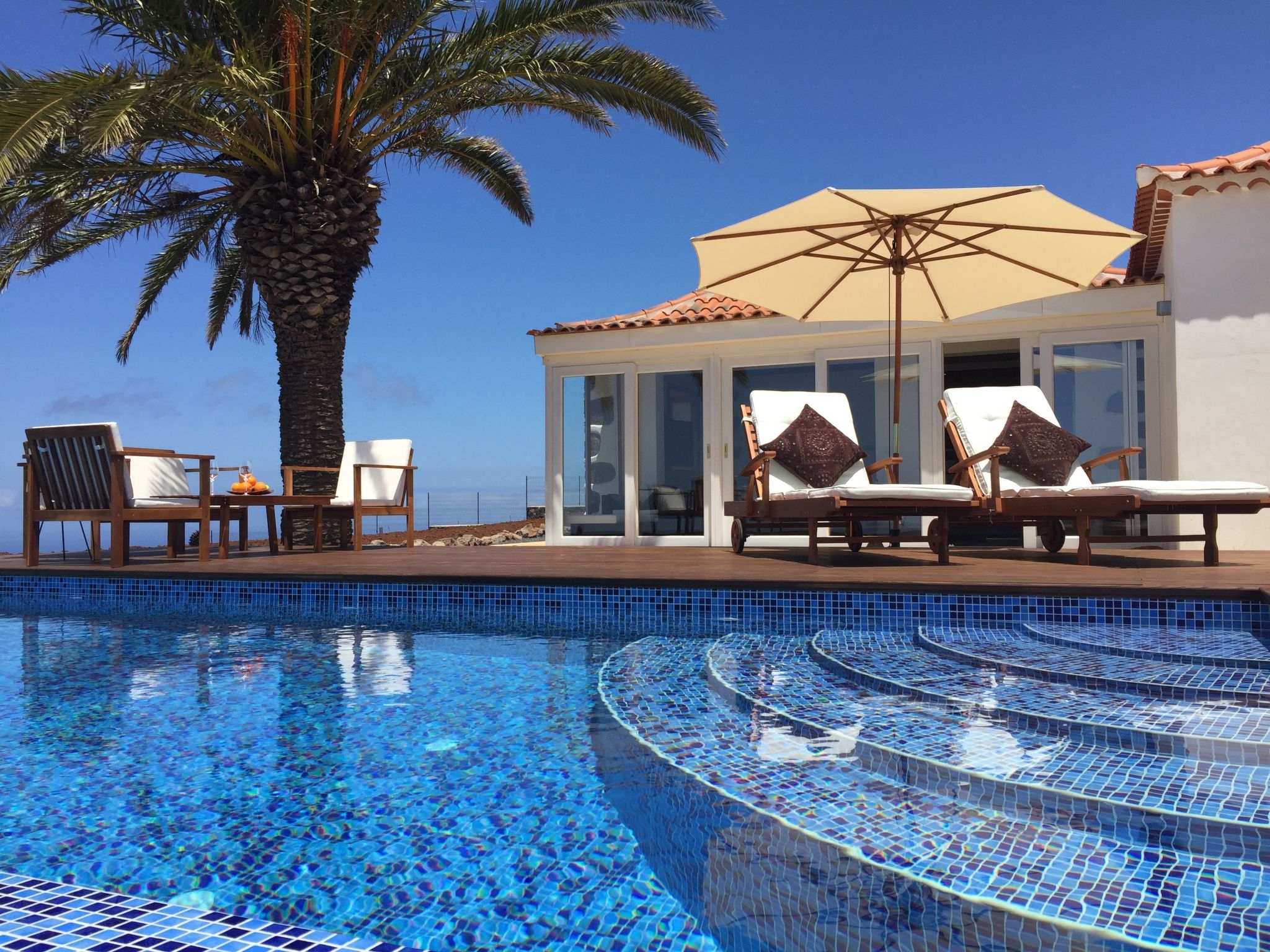 Romantische Ferienvilla mit Infinity-Pool und Panoramameerblick