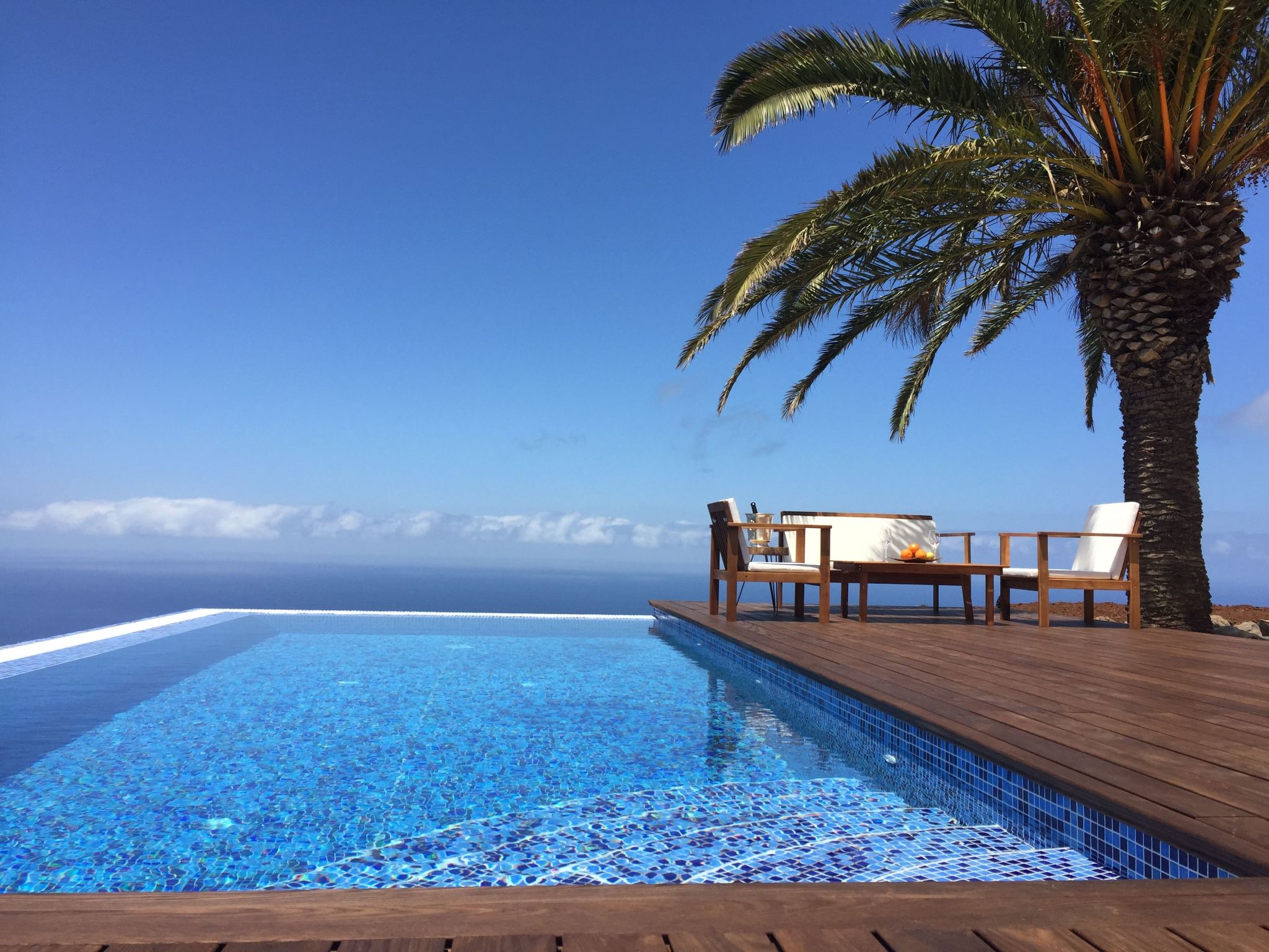 Romantische Ferienvilla mit Infinity-Pool und Panoramameerblick-Image-tags.info