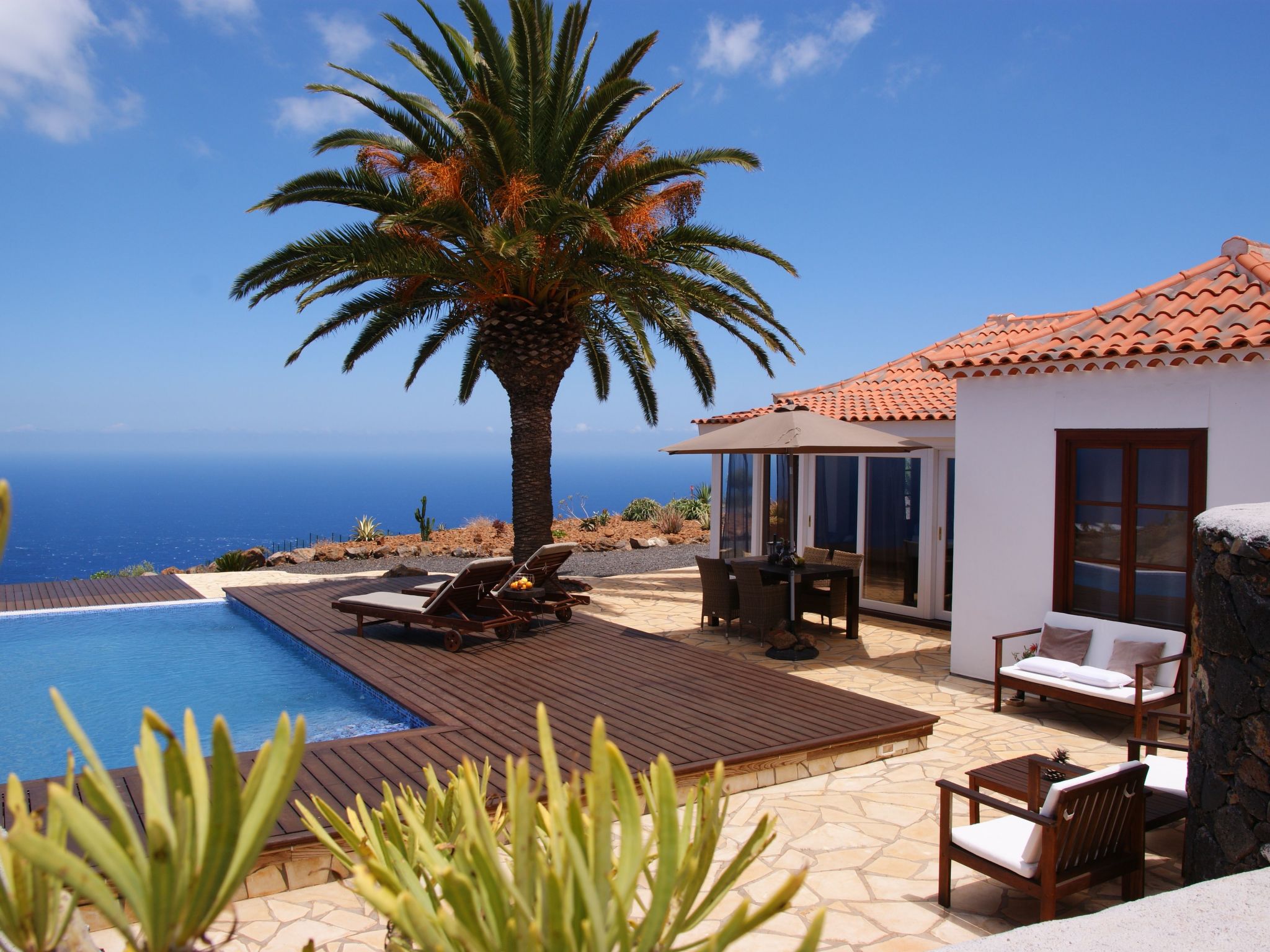 Romantische Ferienvilla mit Infinity-Pool und Panoramameerblick-Image-tags.info