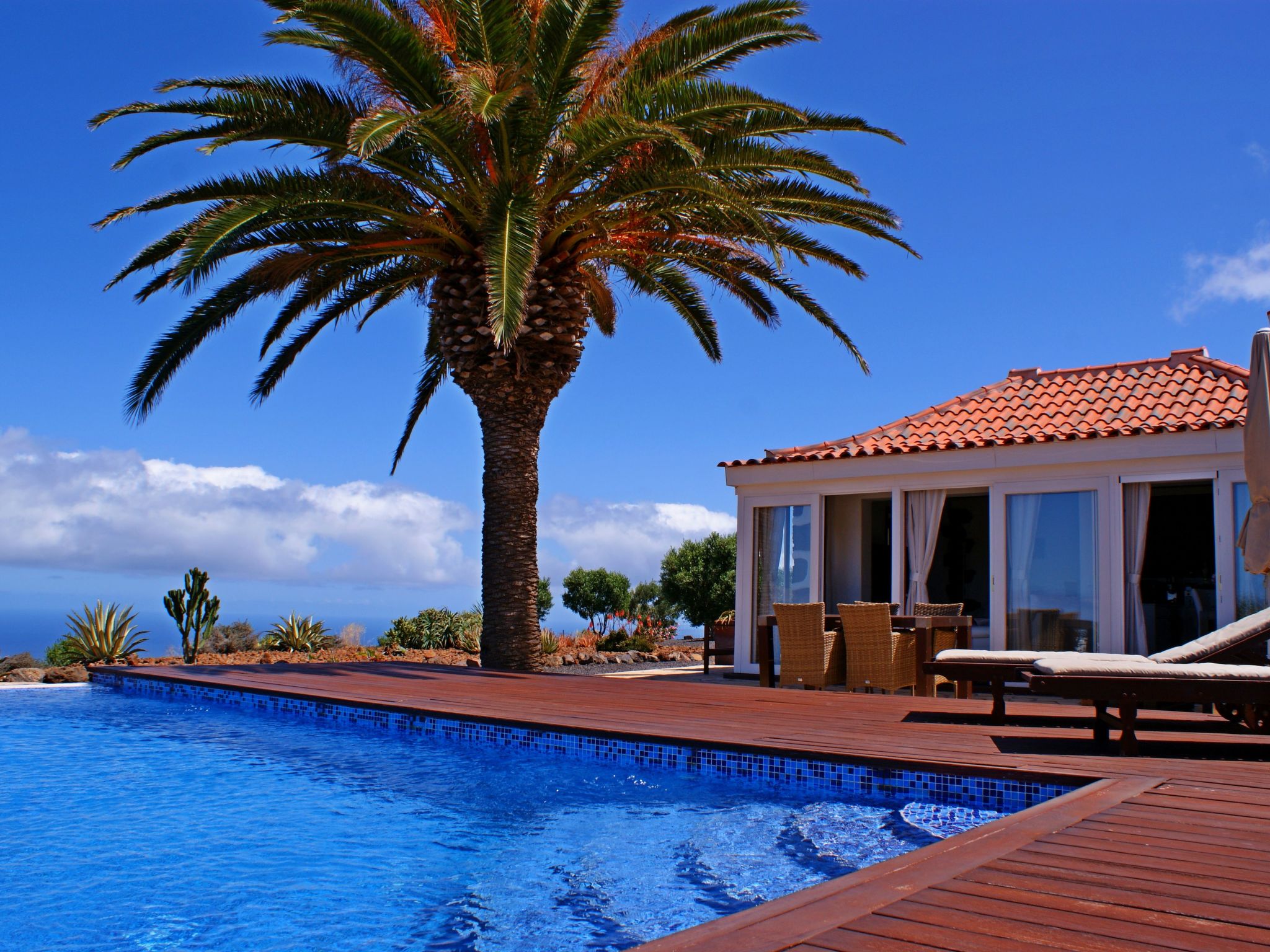 Romantische Ferienvilla mit Infinity-Pool und Panoramameerblick-Image-tags.info