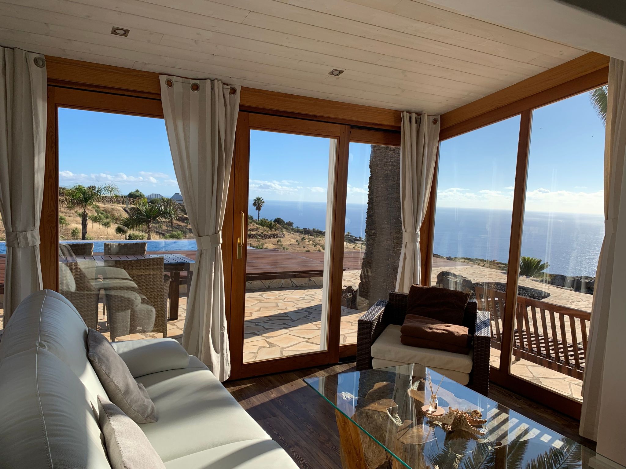 Romantische Ferienvilla mit Infinity-Pool und Panoramameerblick-Image-tags.info