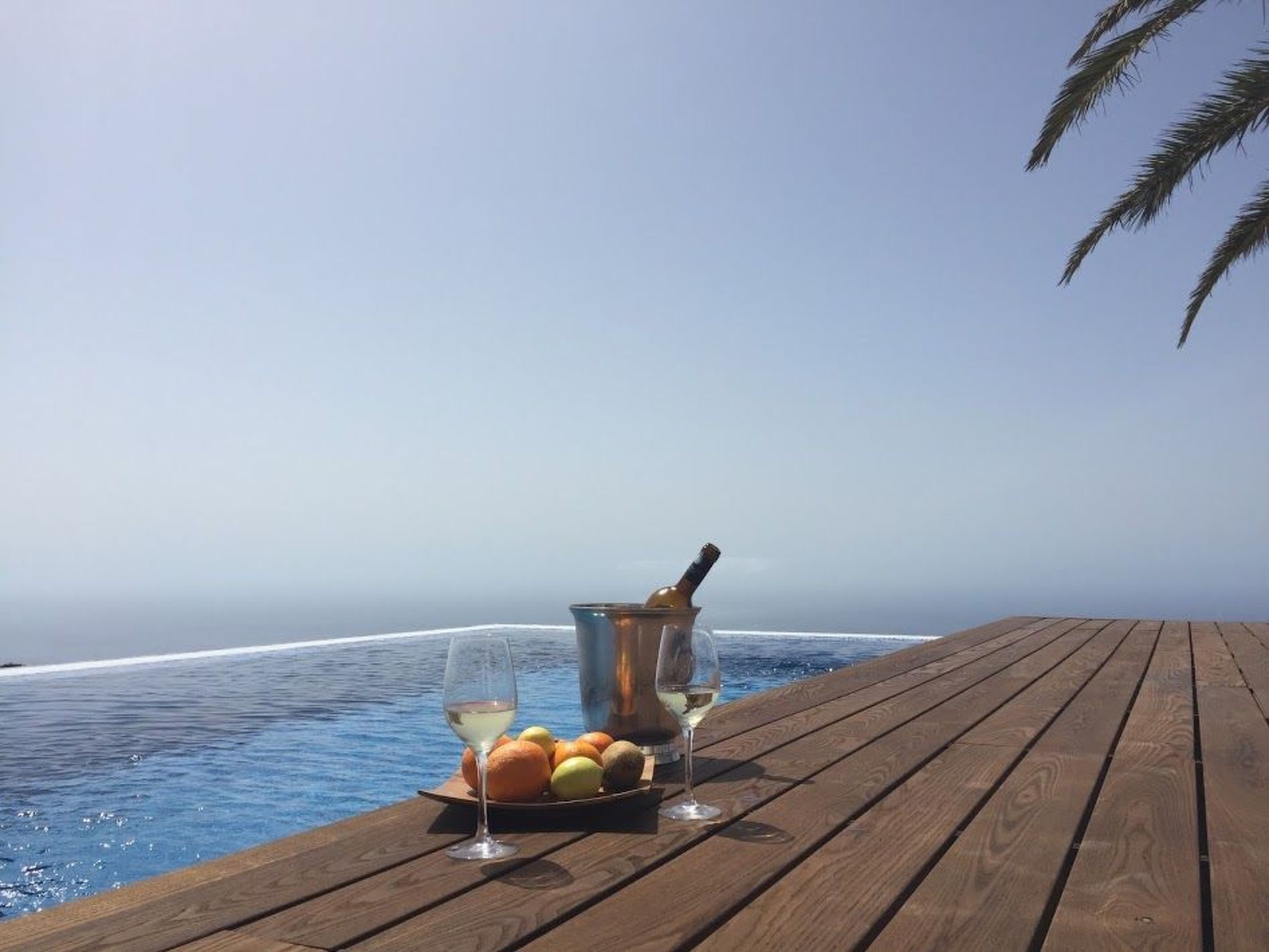 Romantische Ferienvilla mit Infinity-Pool und Panoramameerblick-Image-tags.info