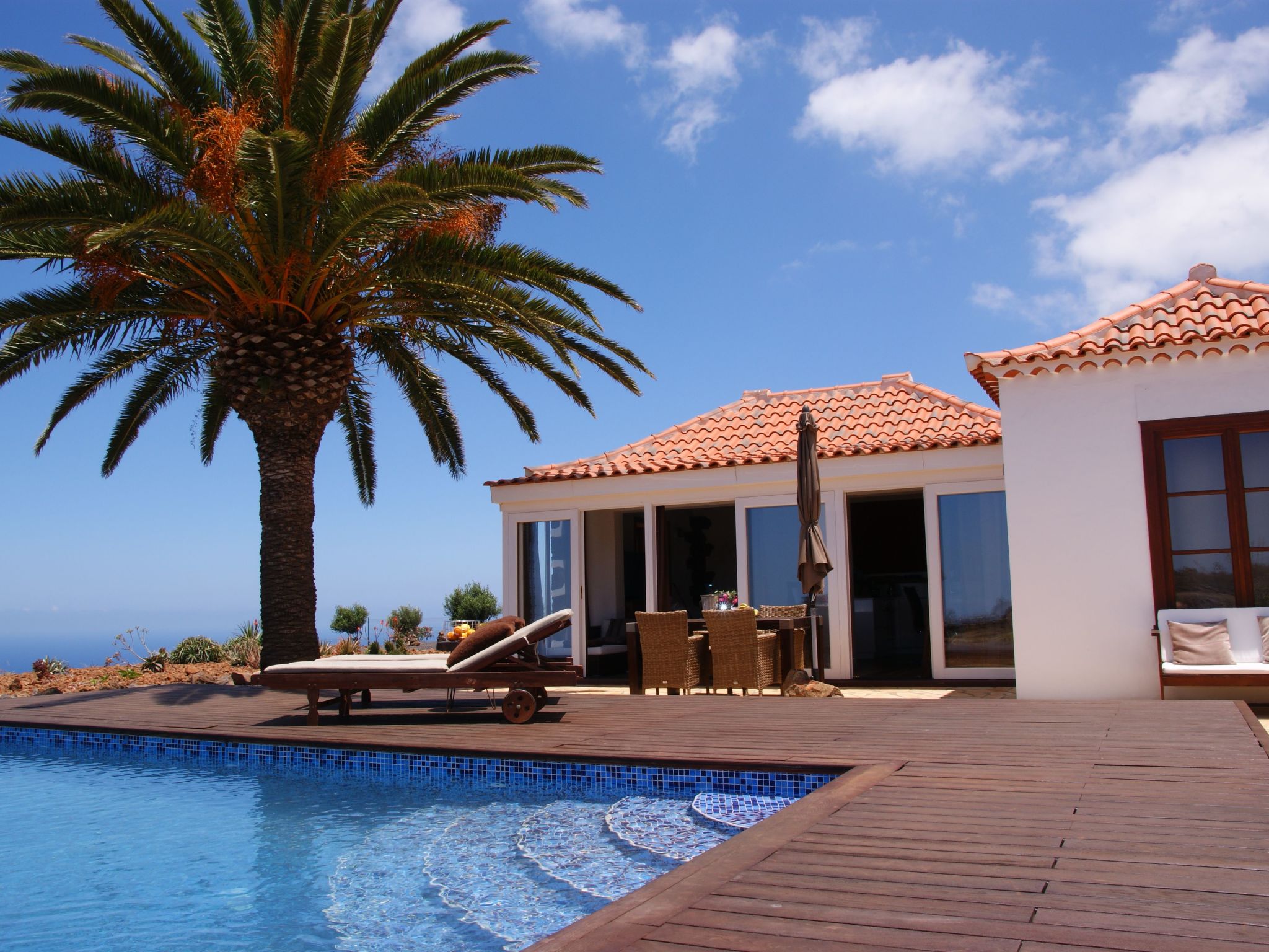 Romantische Ferienvilla mit Infinity-Pool und Panoramameerblick-Image-tags.info