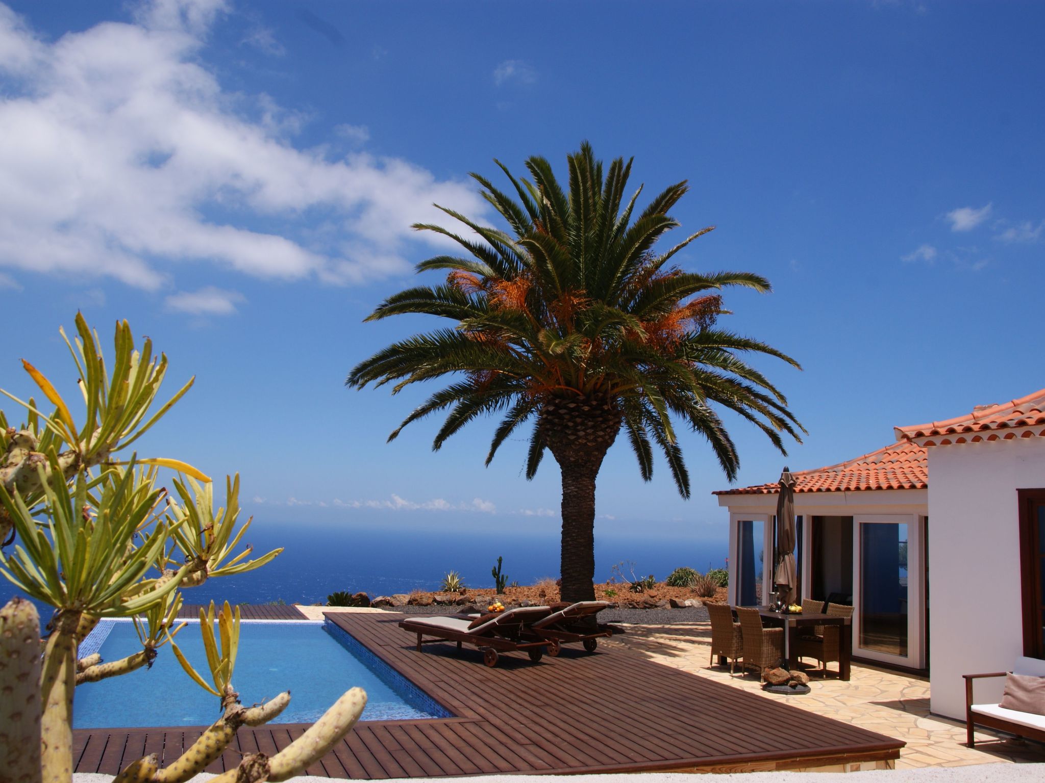 Romantische Ferienvilla mit Infinity-Pool und Panoramameerblick-Image-tags.info