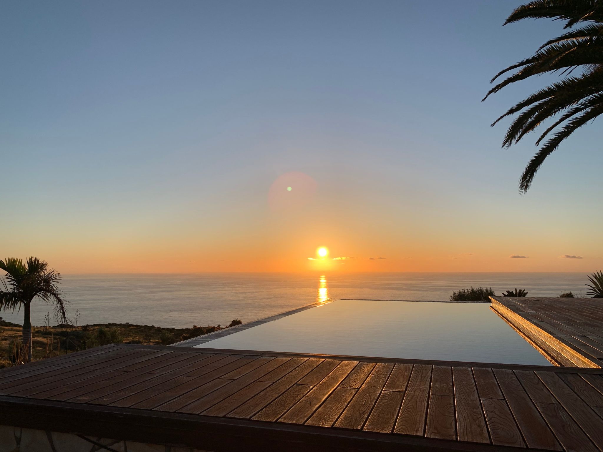 Romantische Ferienvilla mit Infinity-Pool und Panoramameerblick-Image-tags.info