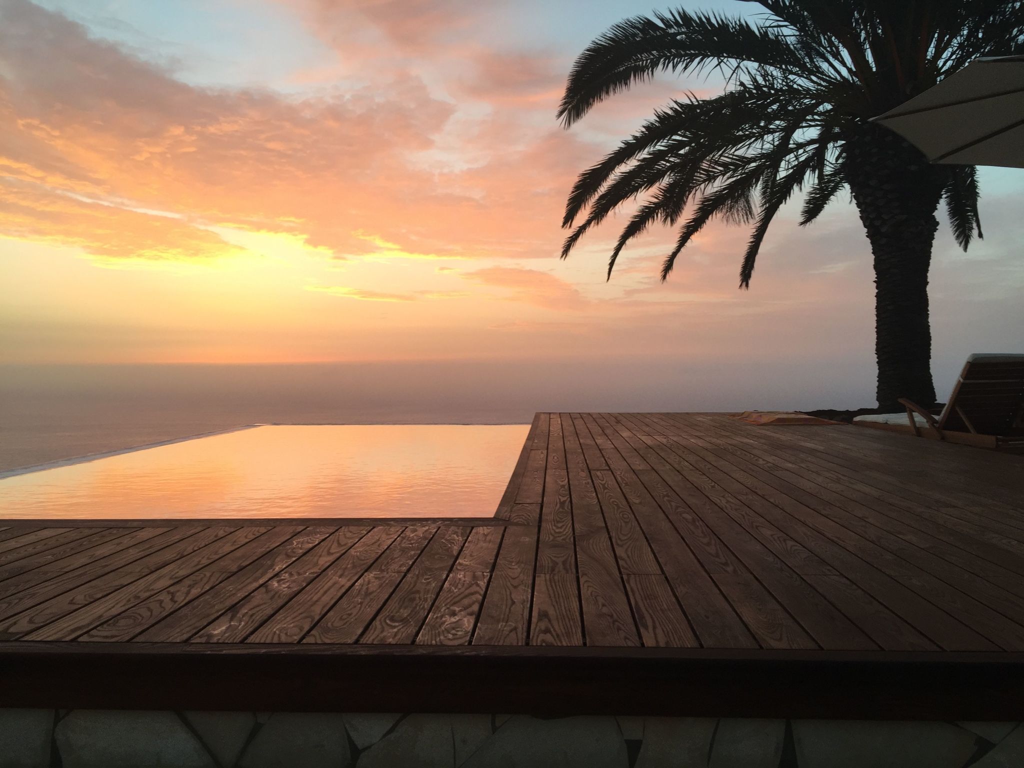 Romantische Ferienvilla mit Infinity-Pool und Panoramameerblick-Image-tags.info