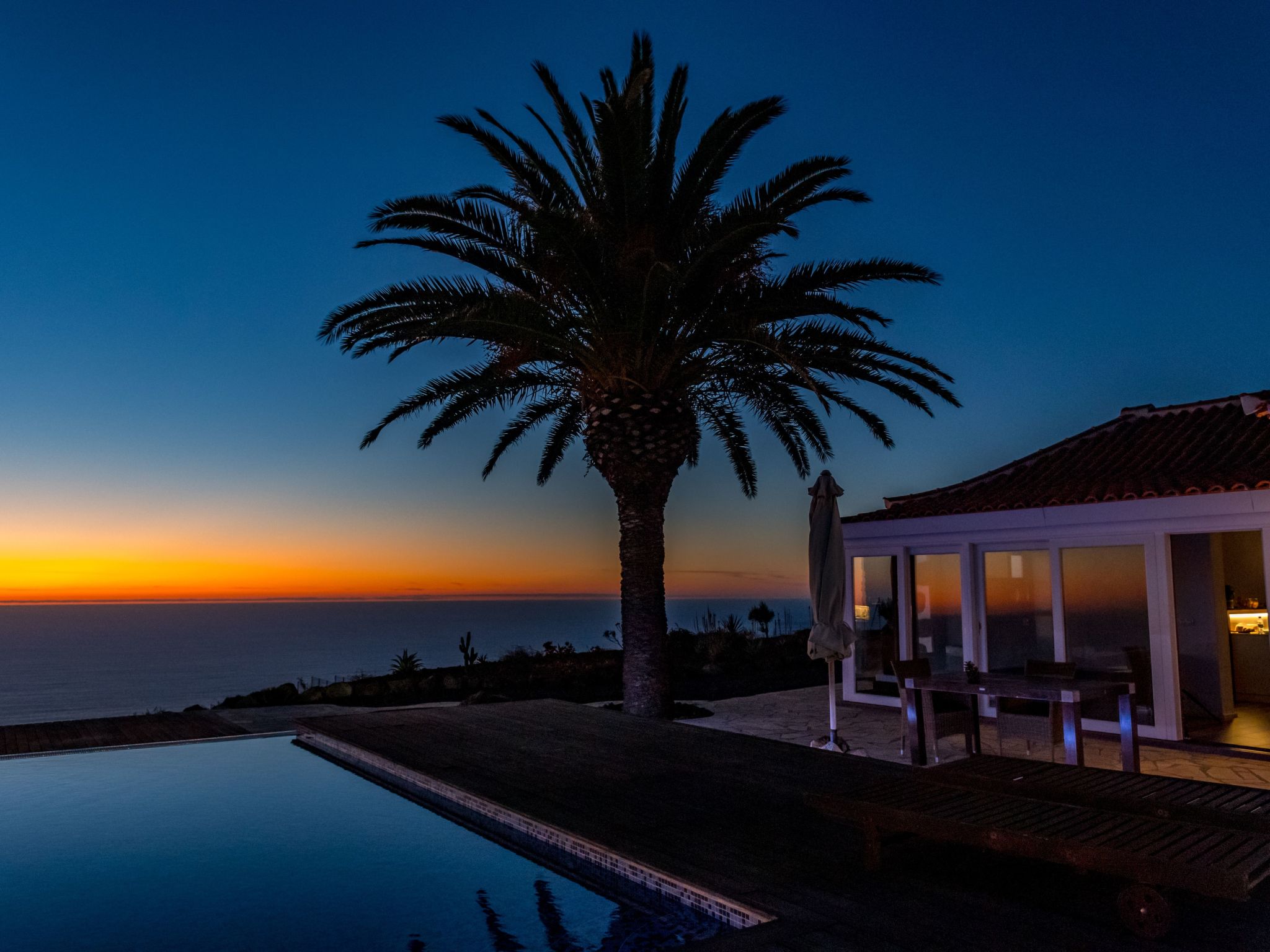 Romantische Ferienvilla mit Infinity-Pool und Panoramameerblick-Image-tags.info