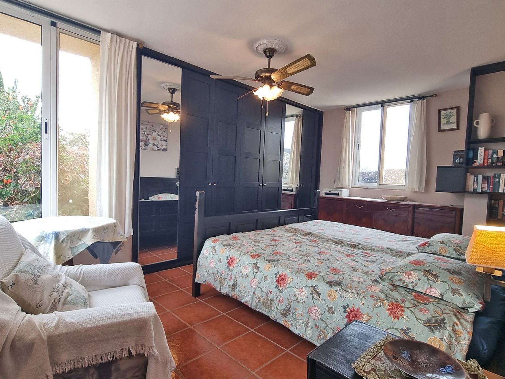 Perla del Sol-Inside