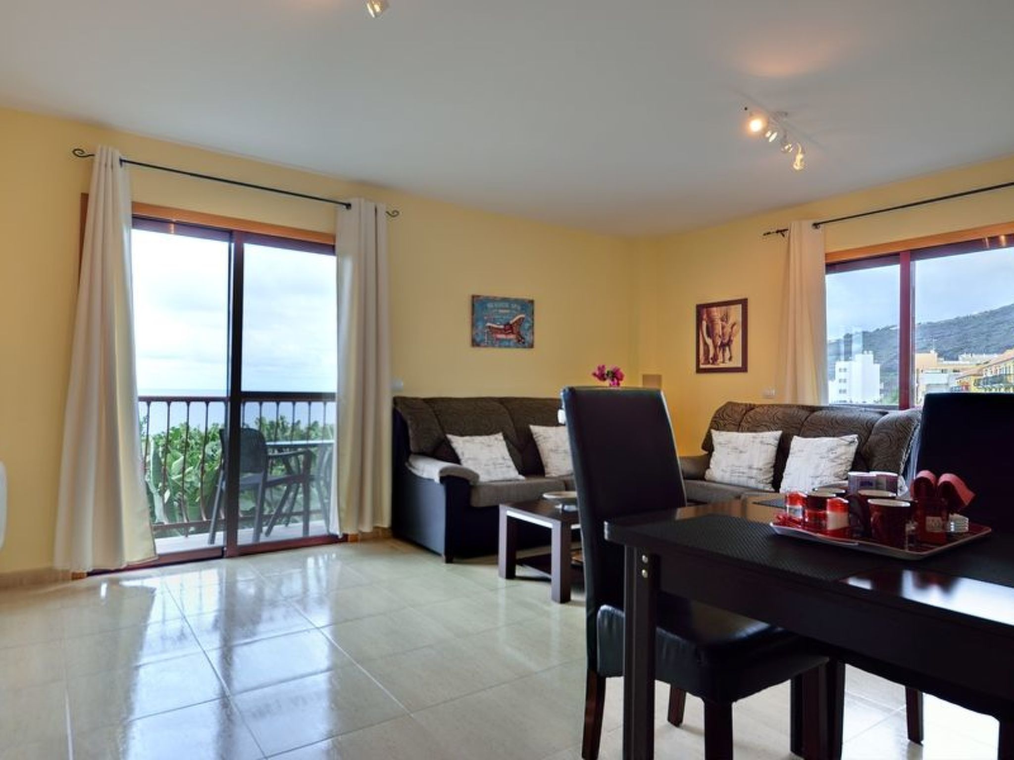 Belair mit Pool-Binnen