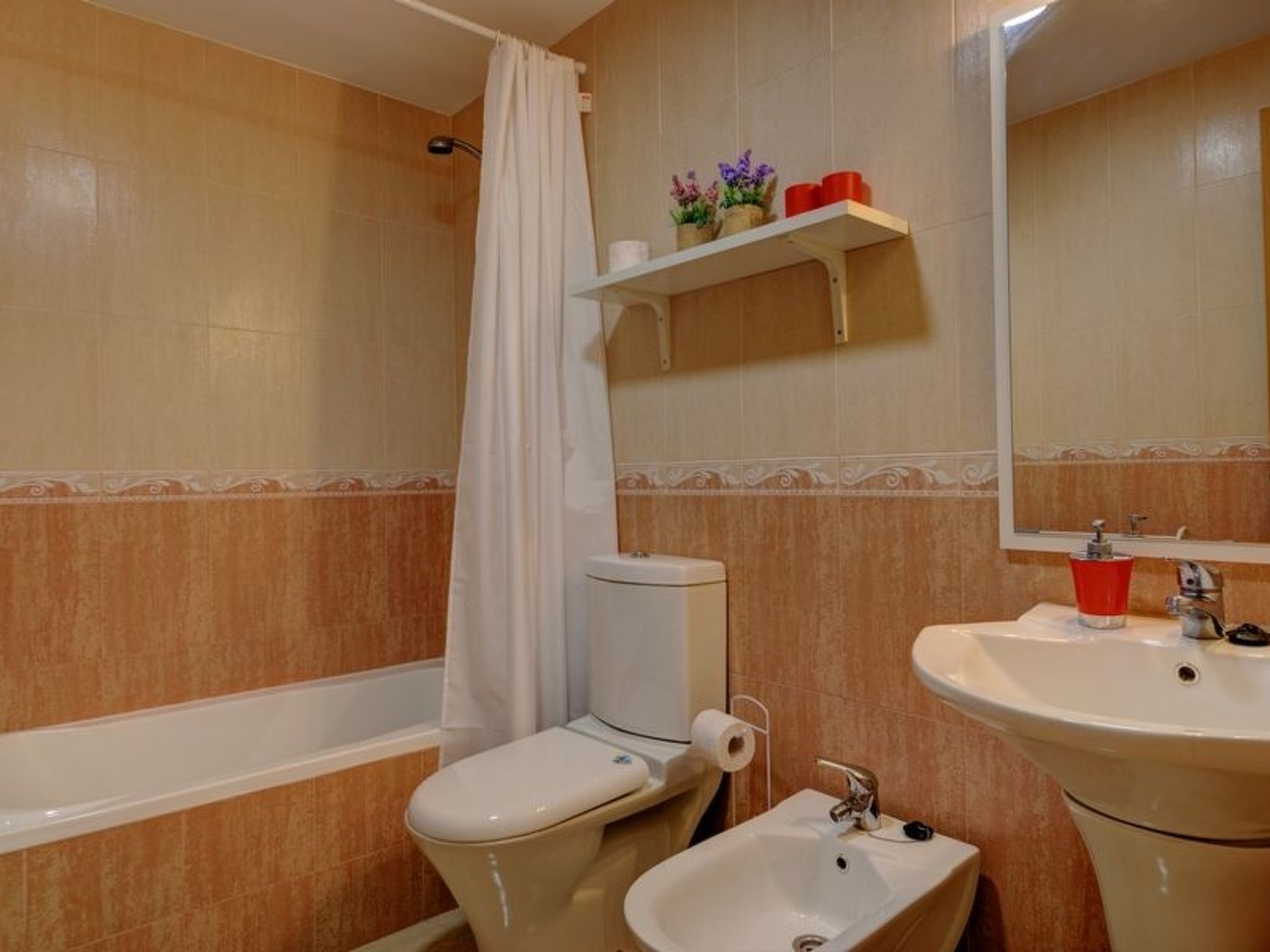 Belair mit Pool-Binnen