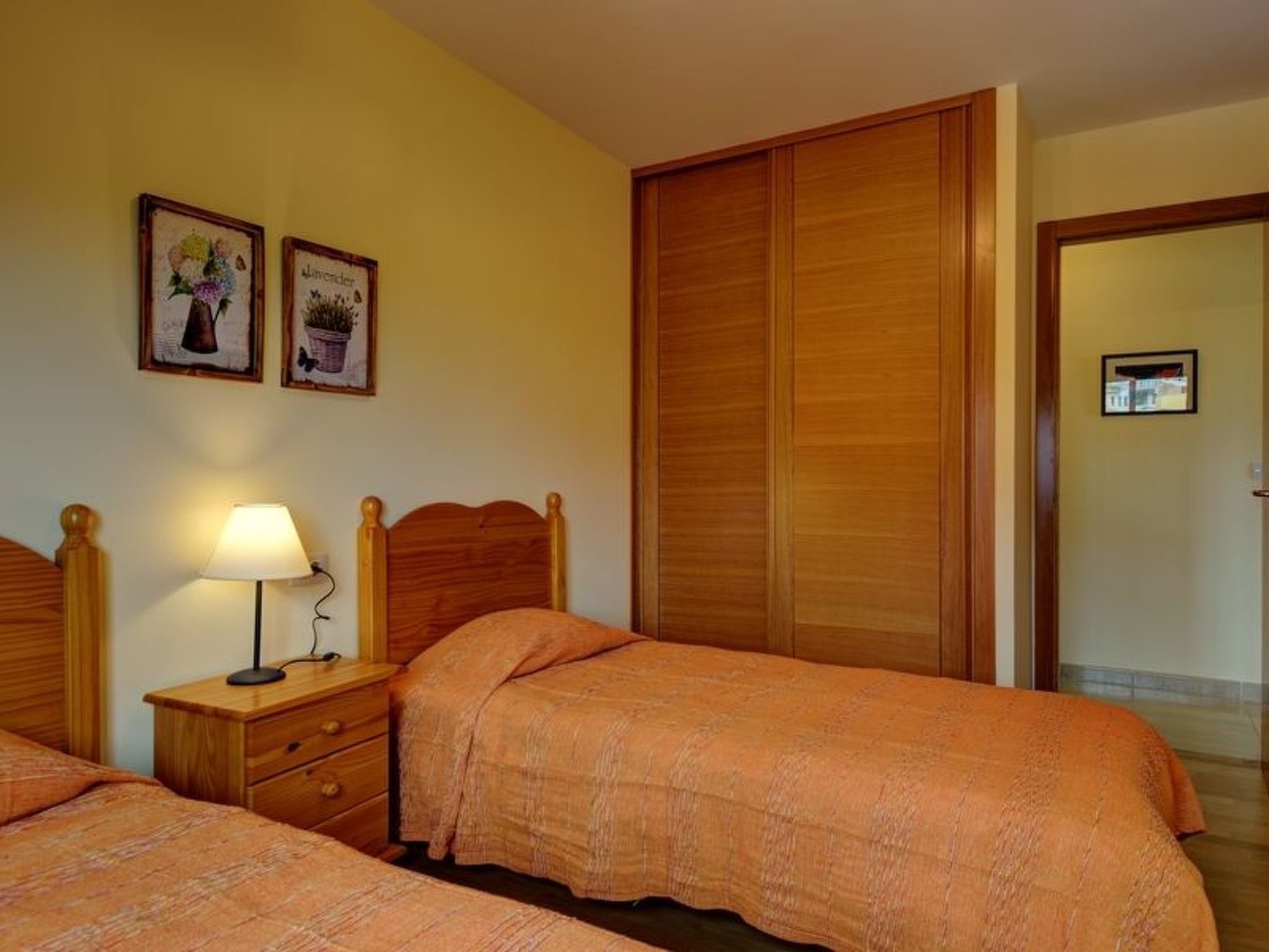 Belair mit Pool-Binnen