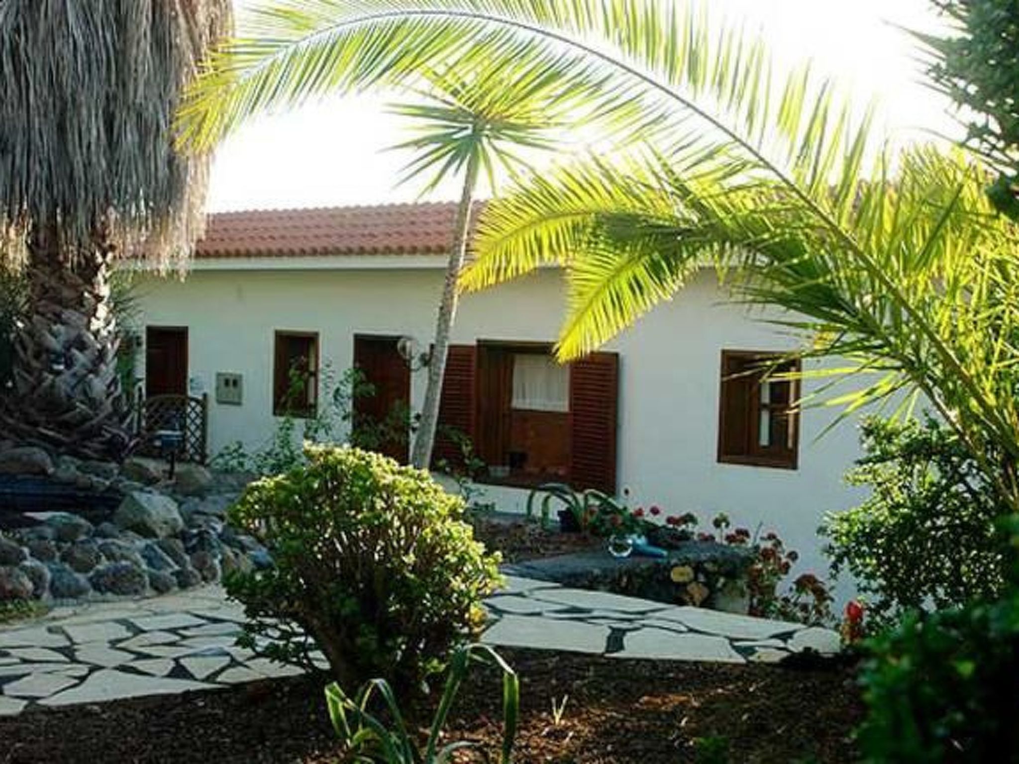 Immerse yourself in the magical atmosphere of our holiday home in Tajuya, La Palma, which offers space for up to 4 people with its charming flair. In this idyllic setting, which promises peace and qui..