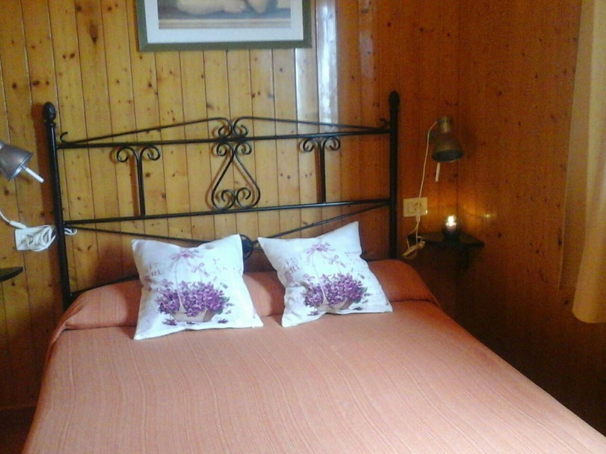 Ländliches Haus mit herrlichem Blick auf das Meer und das Tal.