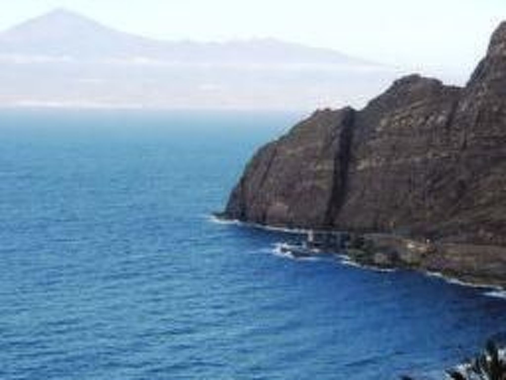 Ländliches Haus mit herrlichem Blick auf das Meer und das Tal.