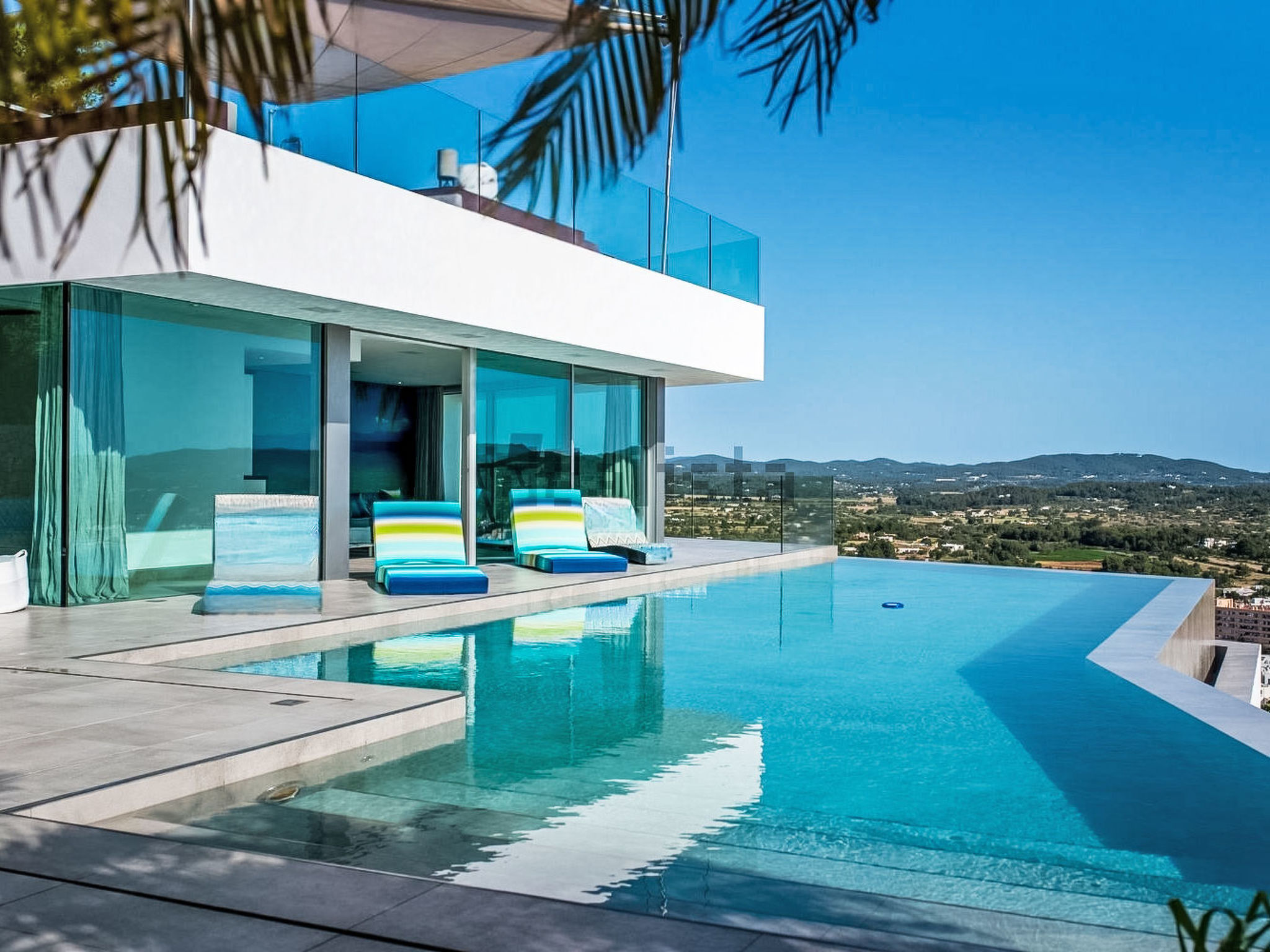 With Infinity Pool and Views — Terrace (5 of 38)