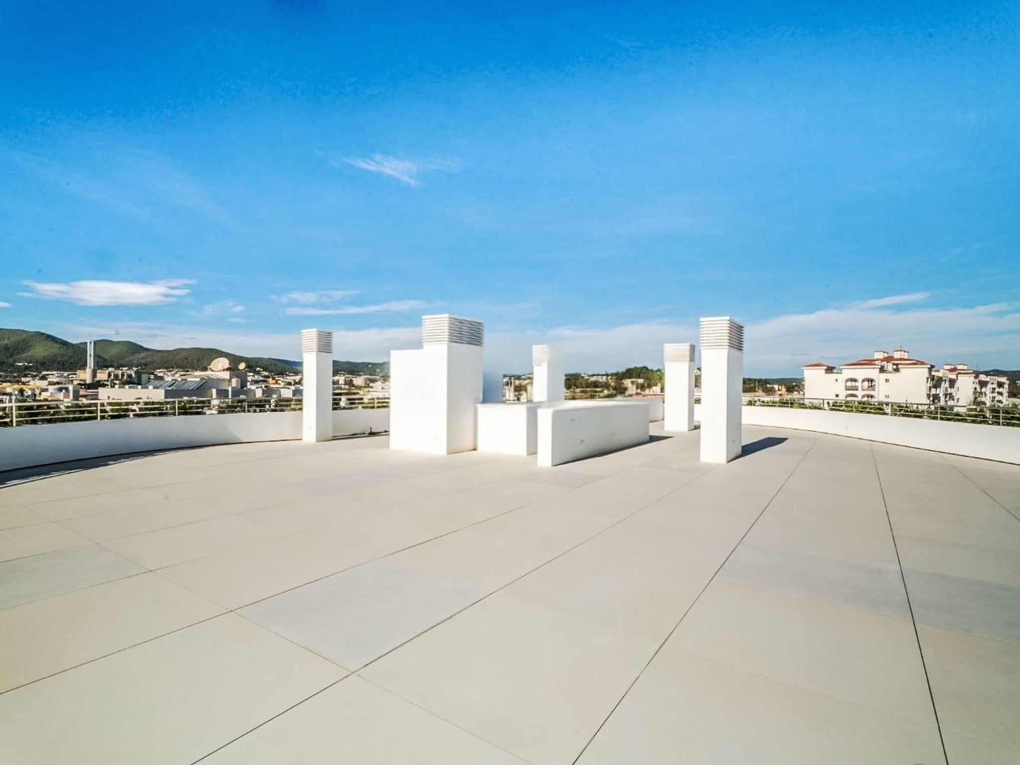 Iconic 4BR Penthouse - Image 4