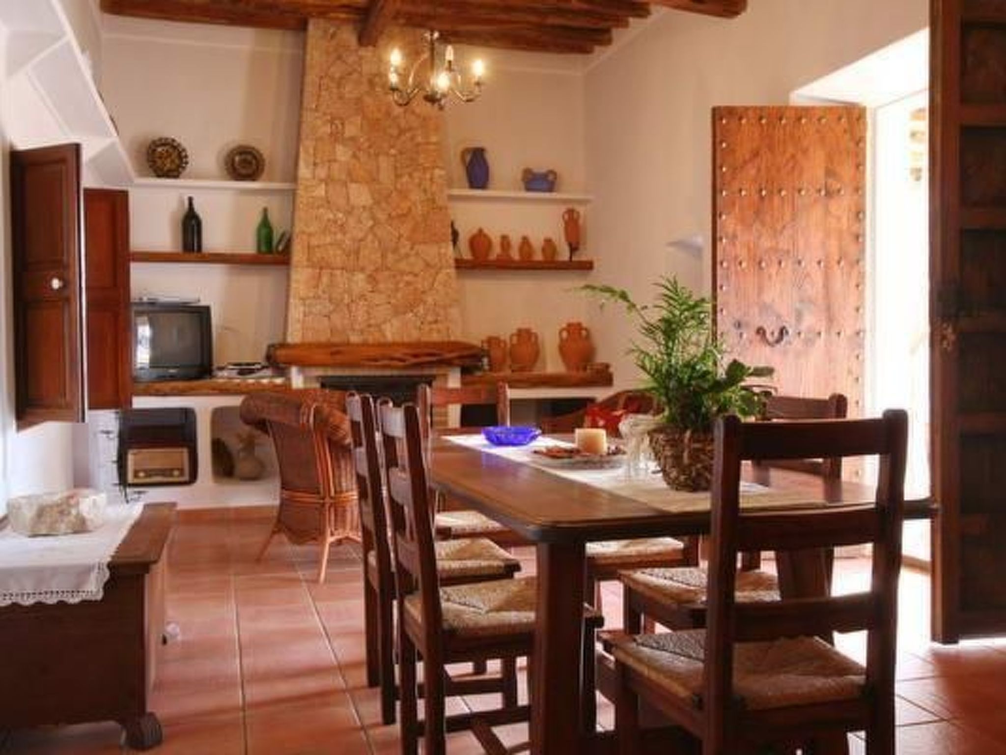 Renoviertes Ferienhaus in Sant Carles De Peralta mit Eigenem Pool-Binnen