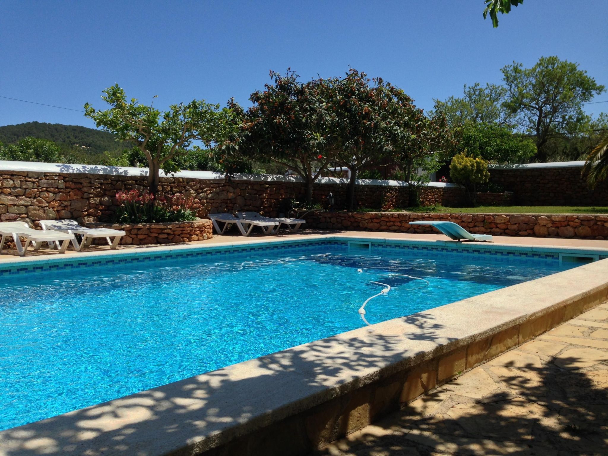 Renoviertes Ferienhaus in Sant Carles De Peralta mit Eigenem Pool-Binnen