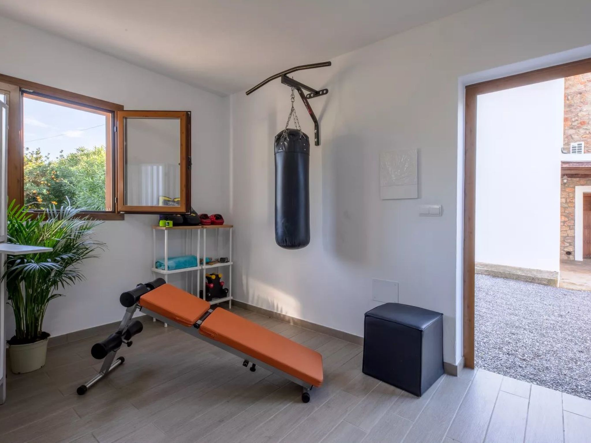 Renoviertes Ferienhaus in Sant Carles De Peralta mit Eigenem Pool