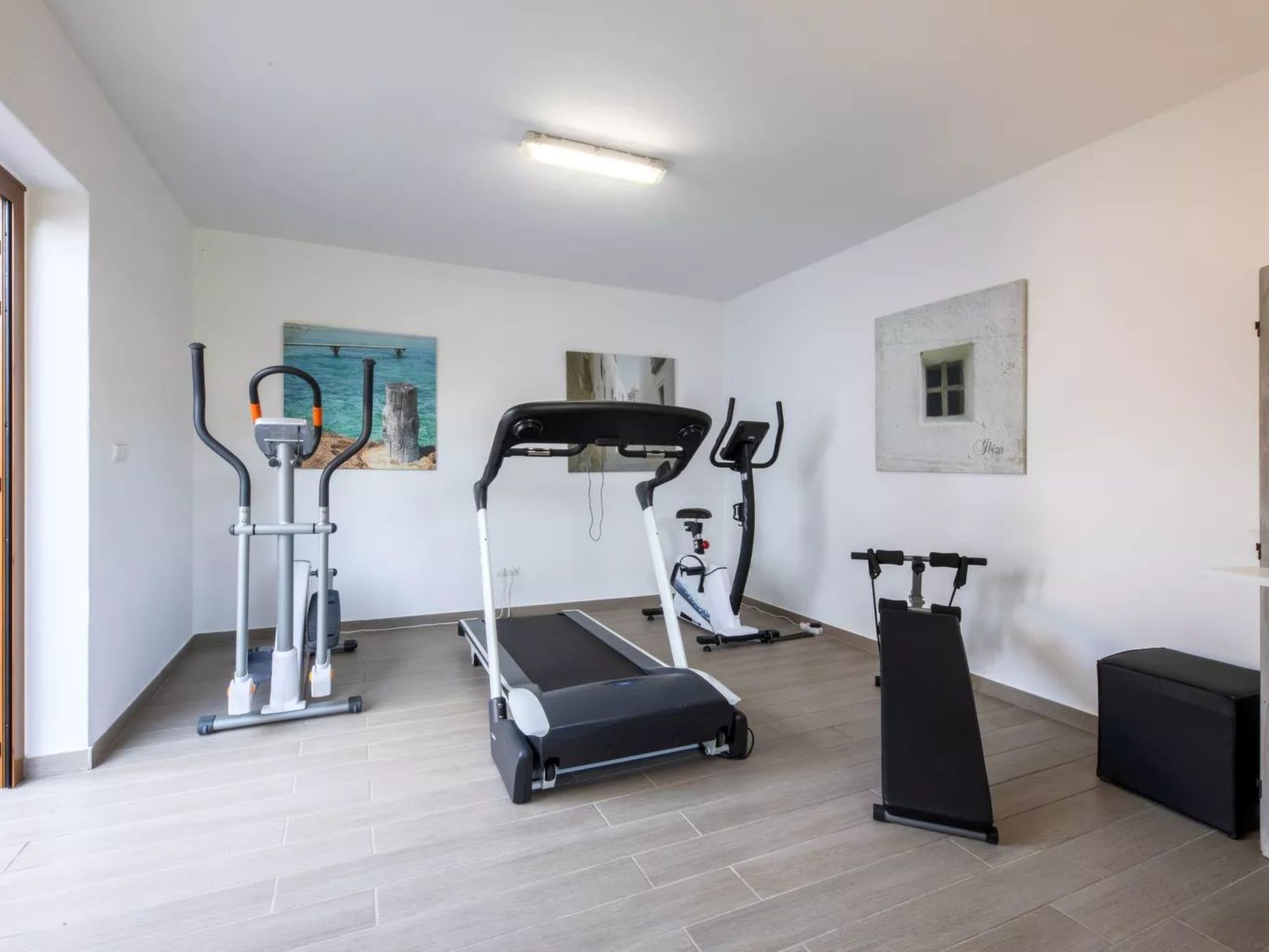 Renoviertes Ferienhaus in Sant Carles De Peralta mit Eigenem Pool