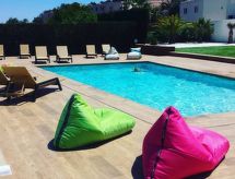 Zonnig appartement met groot zwembad en uitzicht op zee op slechts 300 meter van het strand - thumbnail 1