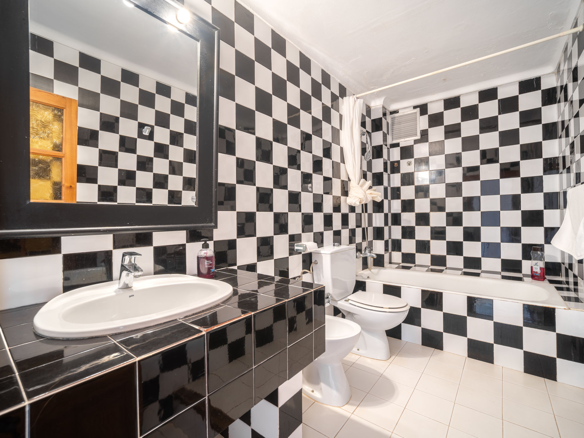 Es Grop AVista Mar-Binnen