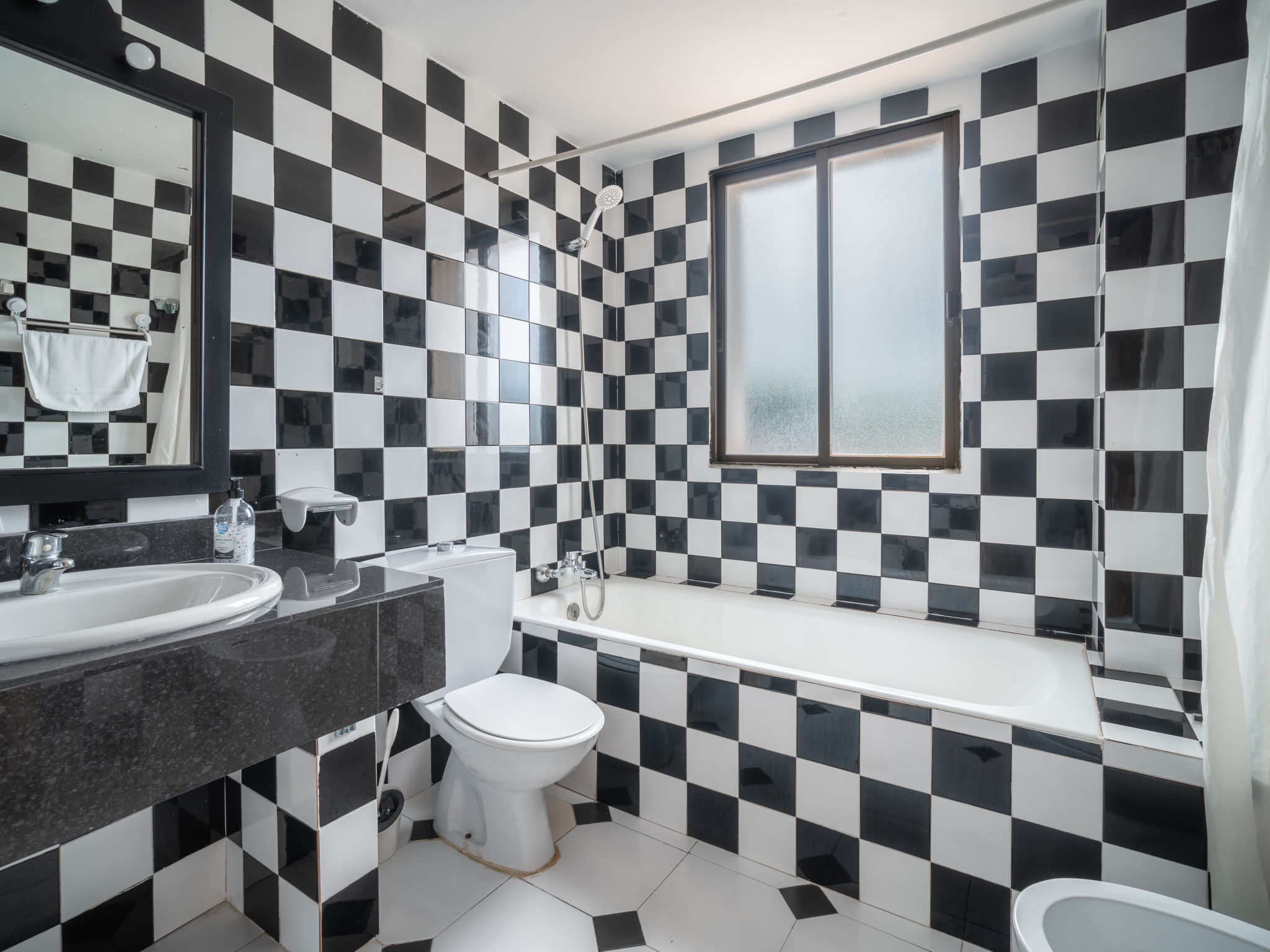 Es Grop AVista Mar-Binnen