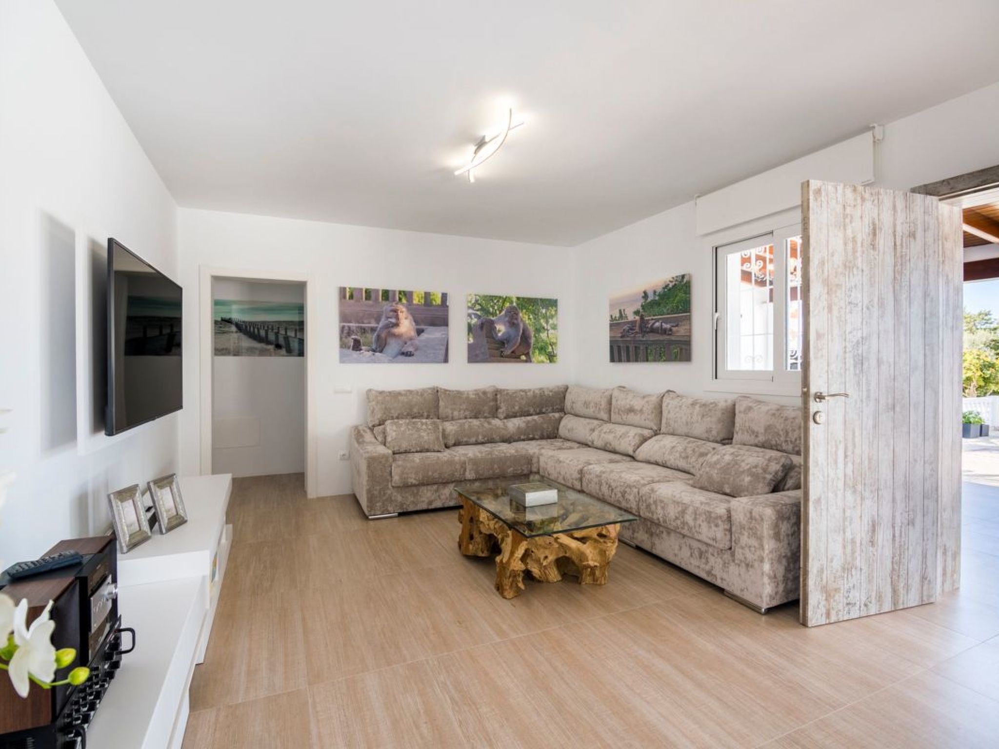 Villa Can Raes-Inside