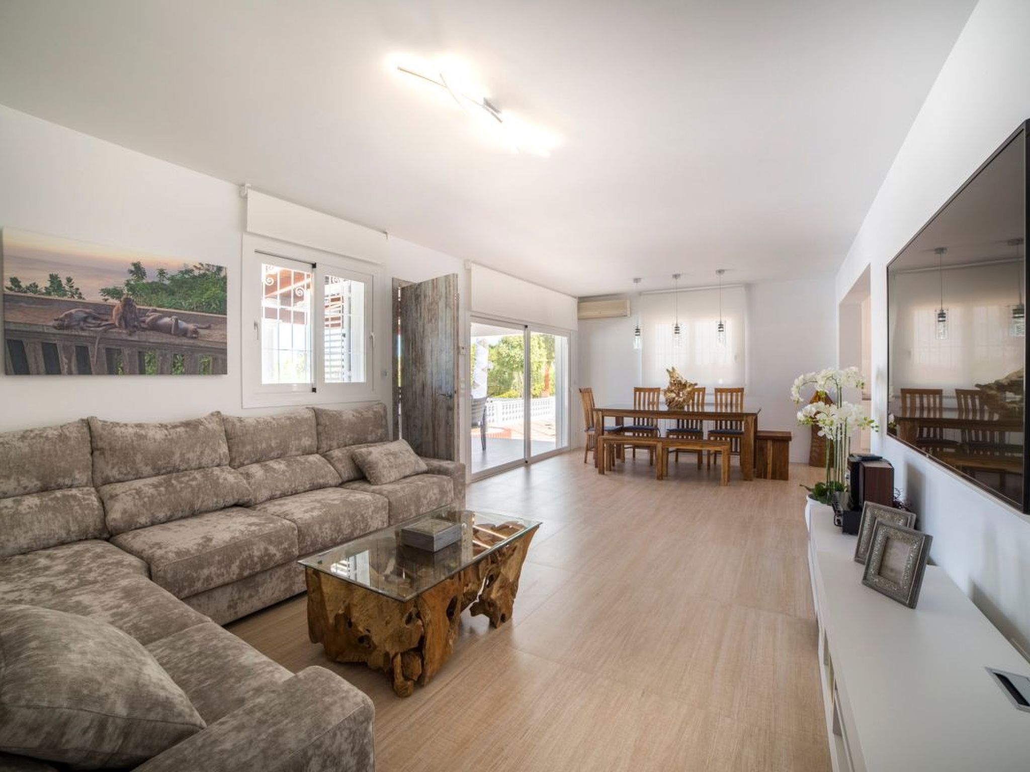 Villa Can Raes-Inside