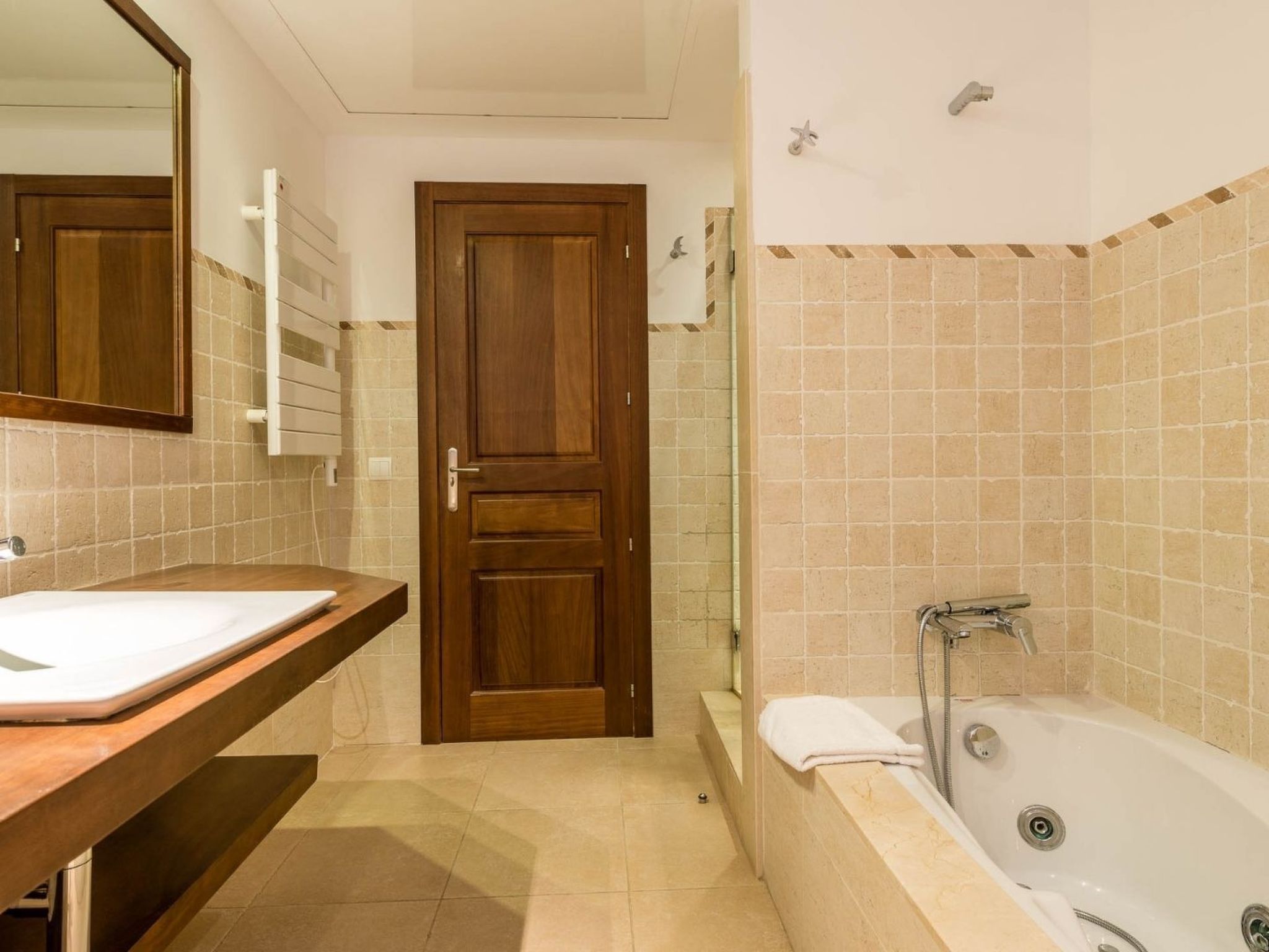 Villa in der Nähe des Zentrums und des Meeres-Drinnen