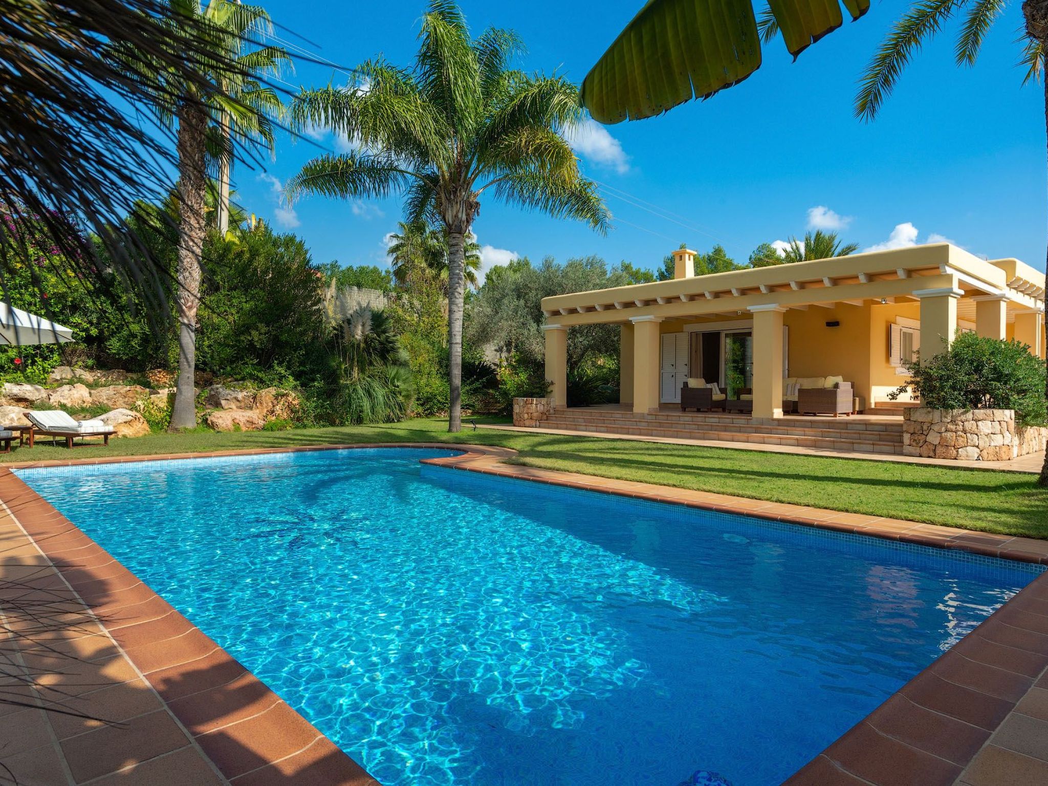 Schöne Villa Belvedere mit 4 Schlafzimmern, 3 Bädern, beheiztem Pool, zwei Whir-Image-tags.info