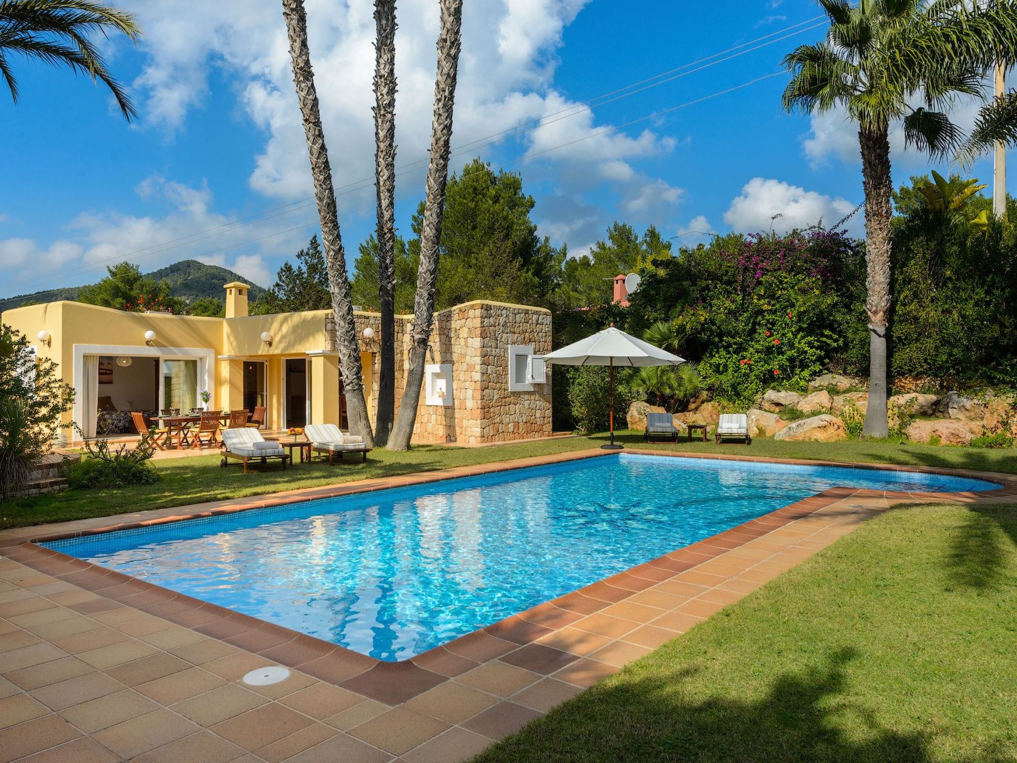 Photo of Schöne Villa Belvedere mit 4 Schlafzimmern, 3 Bädern, beheiztem Pool, zwei Whir