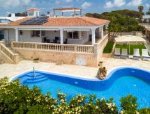 Villa Rafael Menorca: Vrijstaande oase met privézwembad op 200m van zee - thumbnail 1