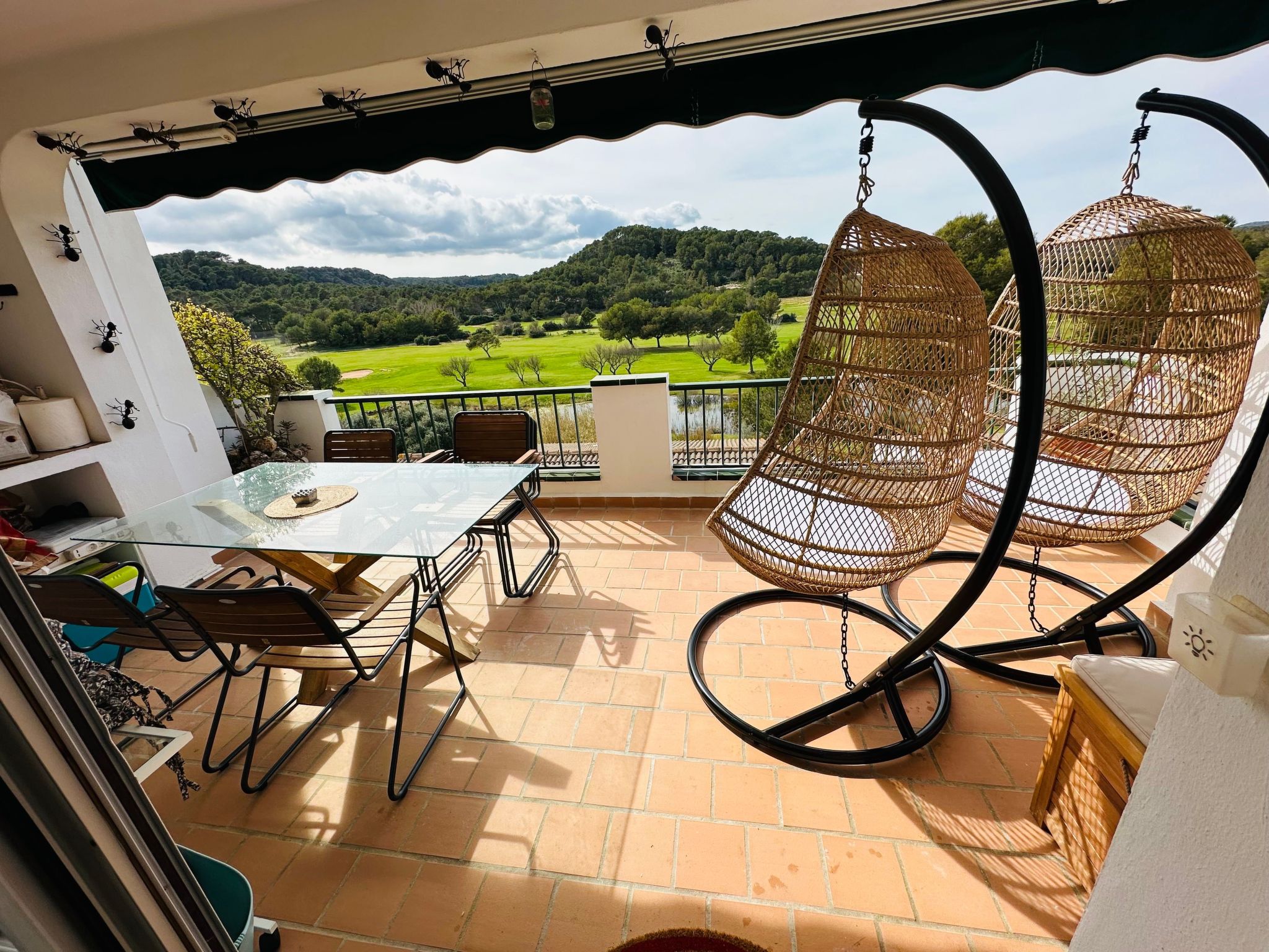 Mit Pool, umgeben von Natur-Image-tags.info