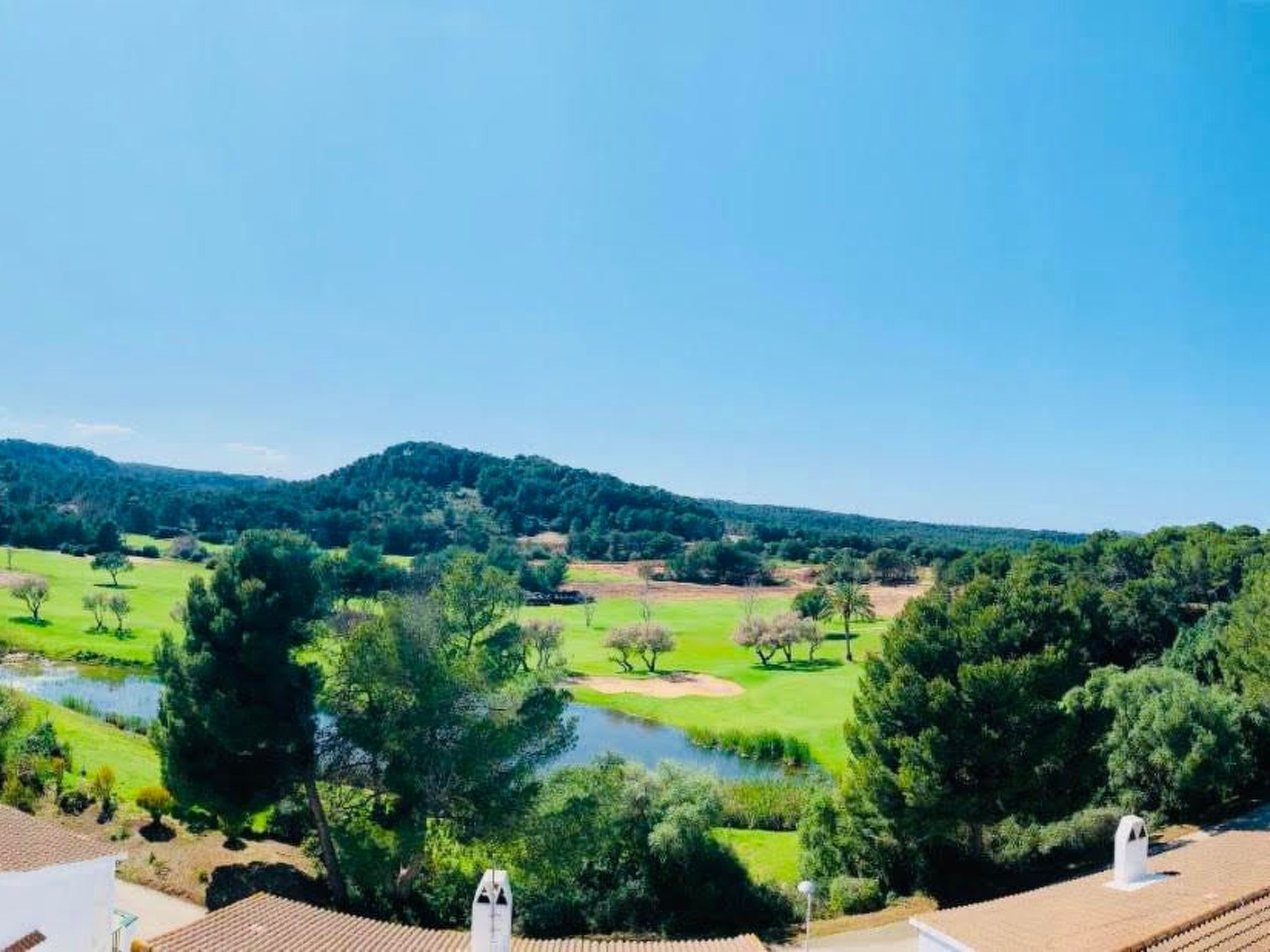 Mit Pool, umgeben von Natur-Image-tags.info