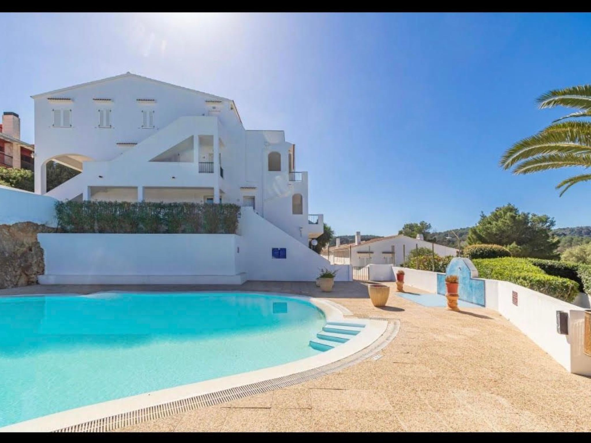 Mit Pool, umgeben von Natur-Outside