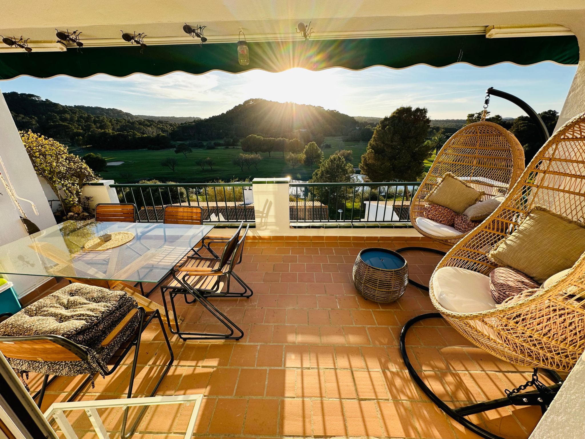 Mit Pool, umgeben von Natur-Outside