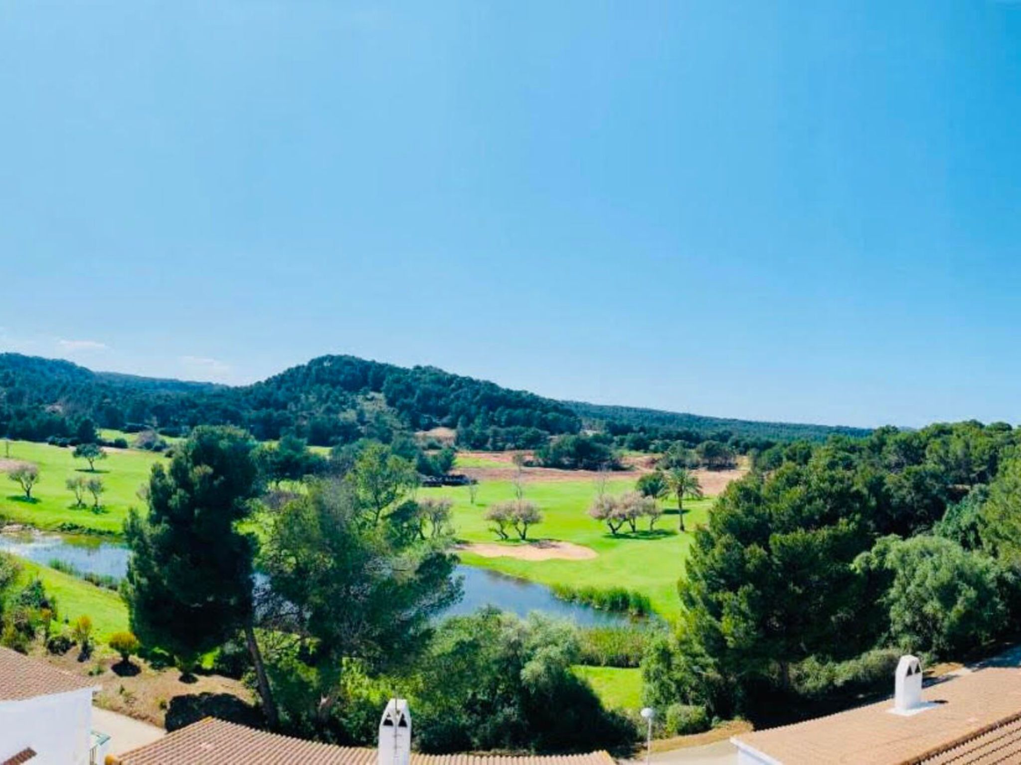 Mit Pool, umgeben von Natur-Image-tags.info