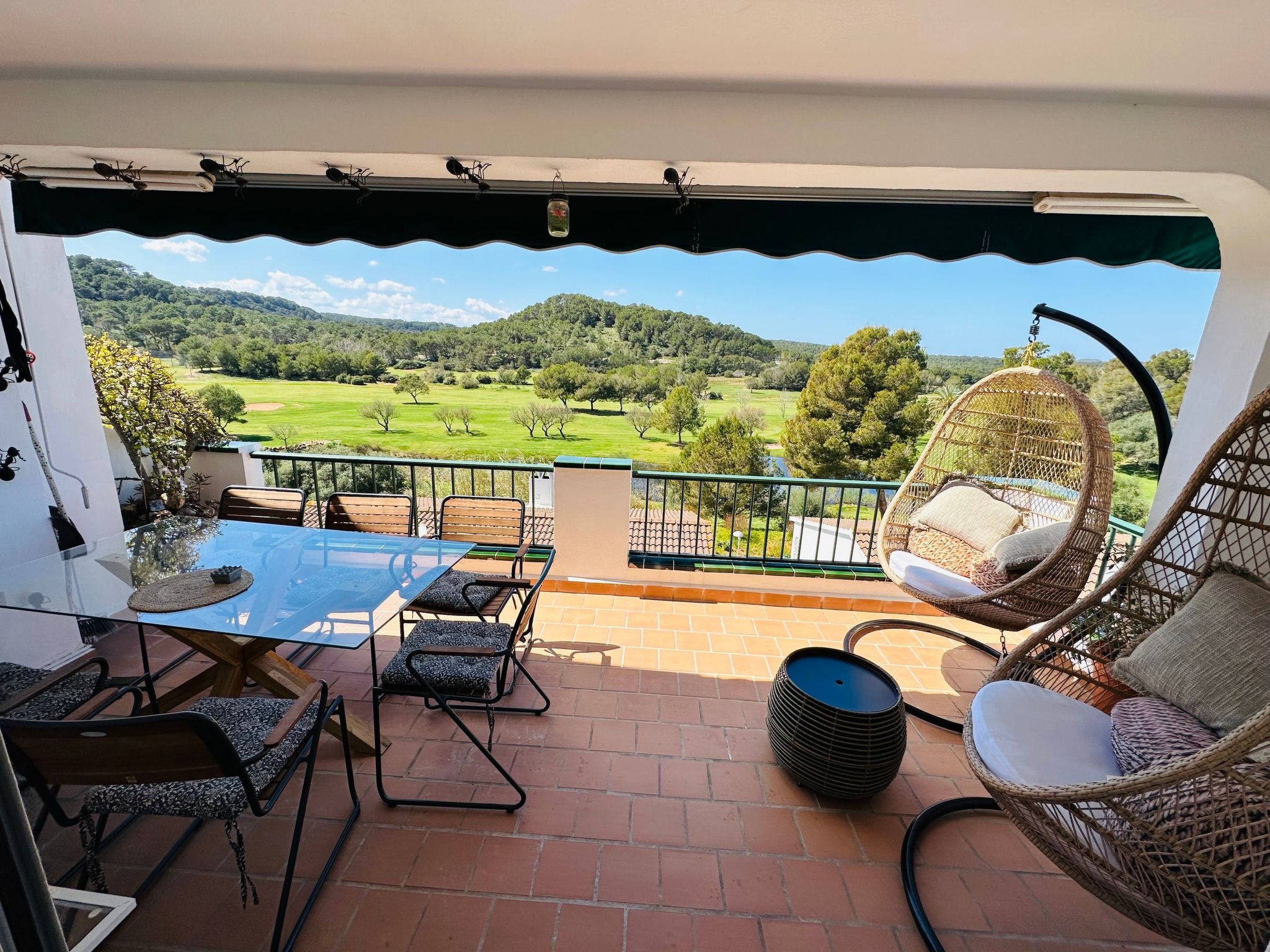 Mit Pool, umgeben von Natur-Outside