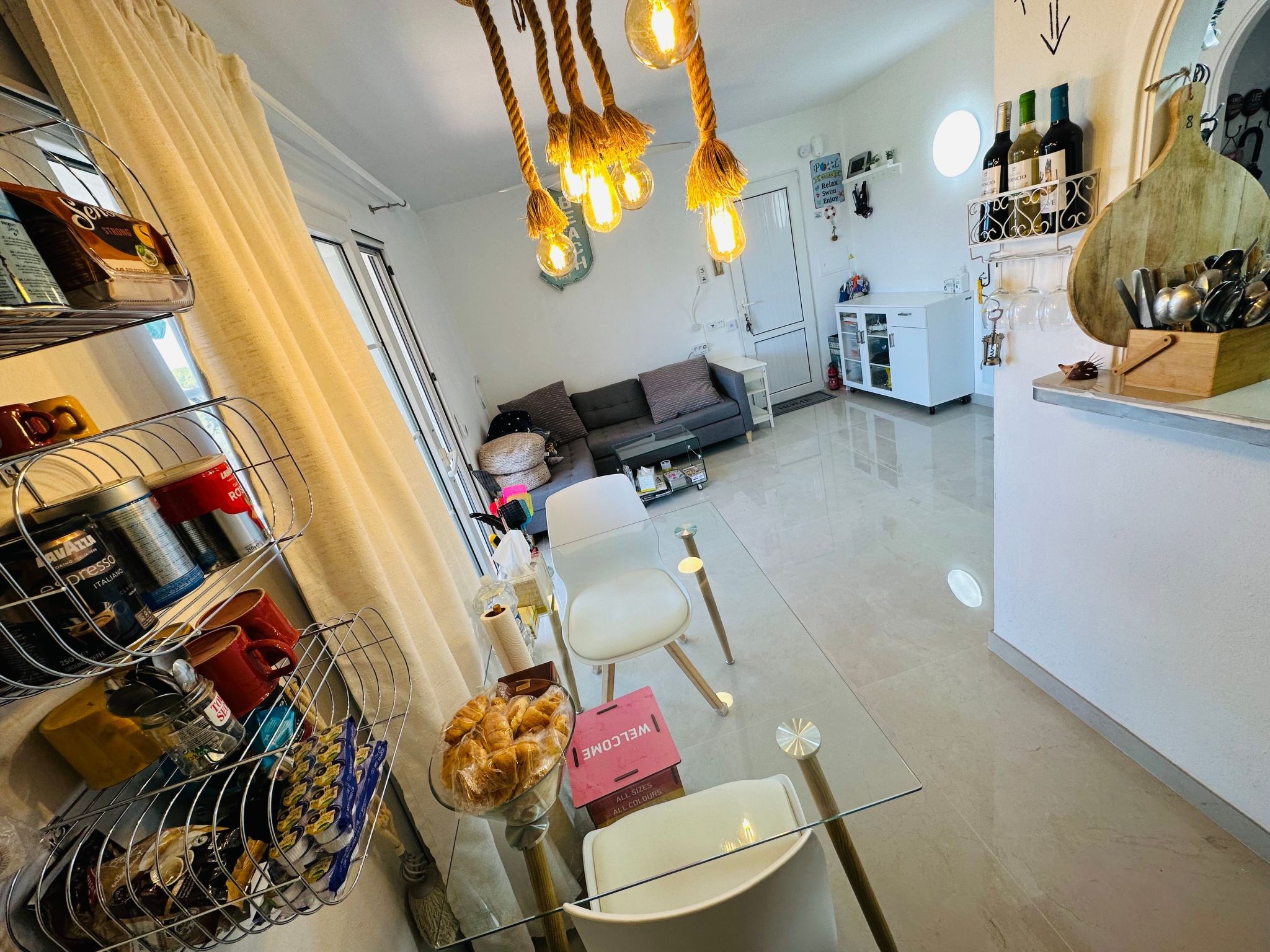 Mit Pool, umgeben von Natur-Image-tags.info