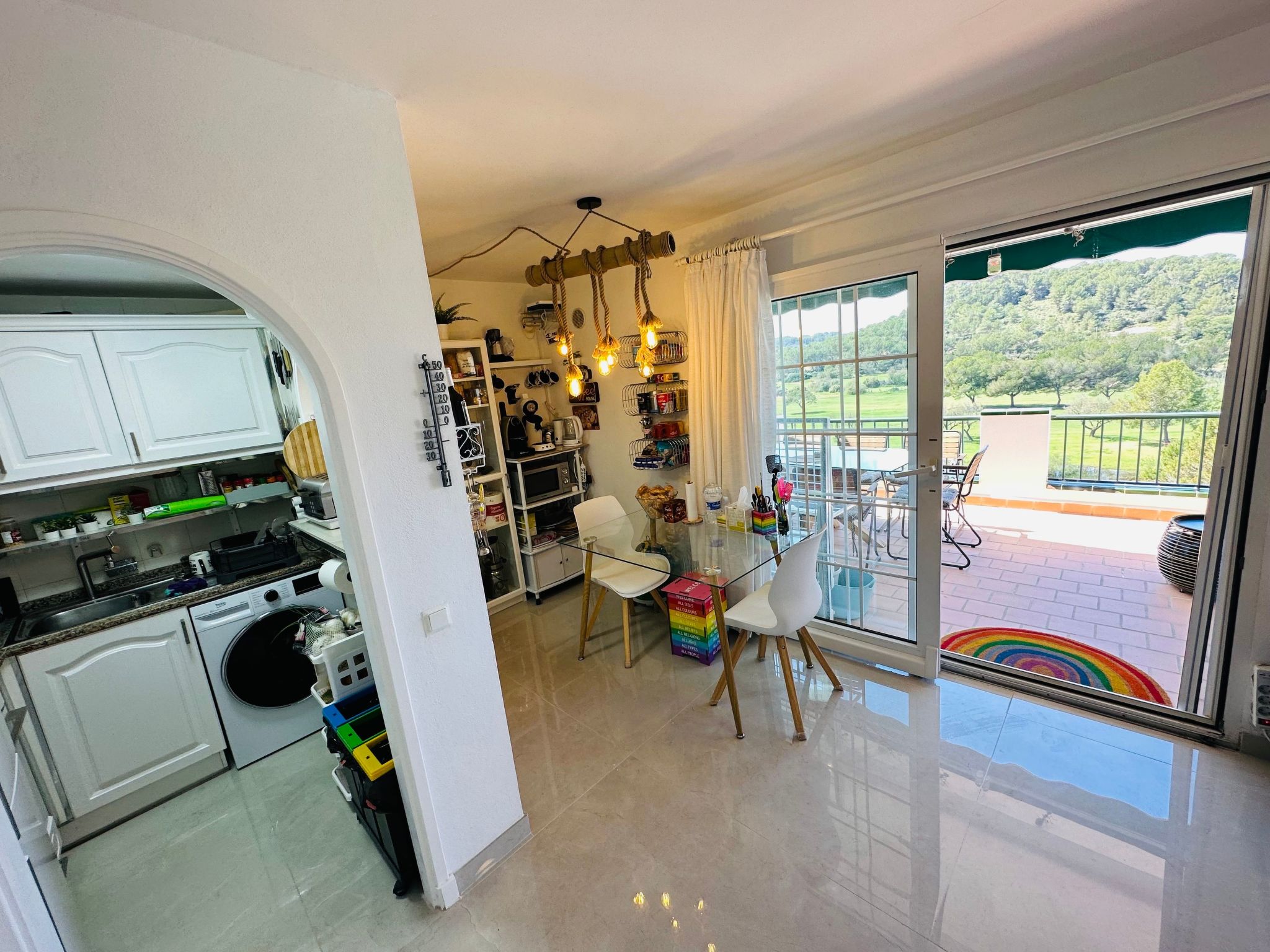 Mit Pool, umgeben von Natur-Image-tags.info