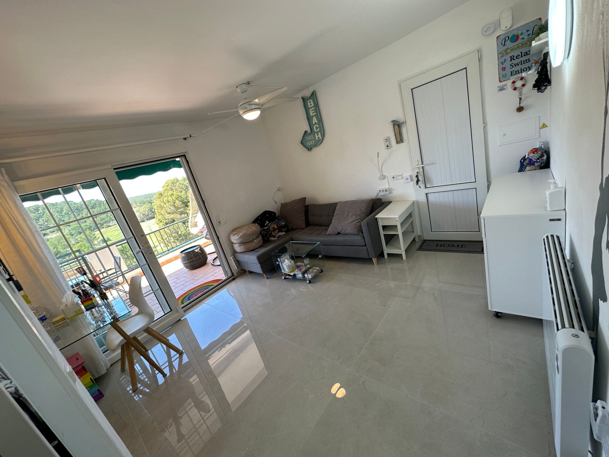 Mit Pool, umgeben von Natur-Inside